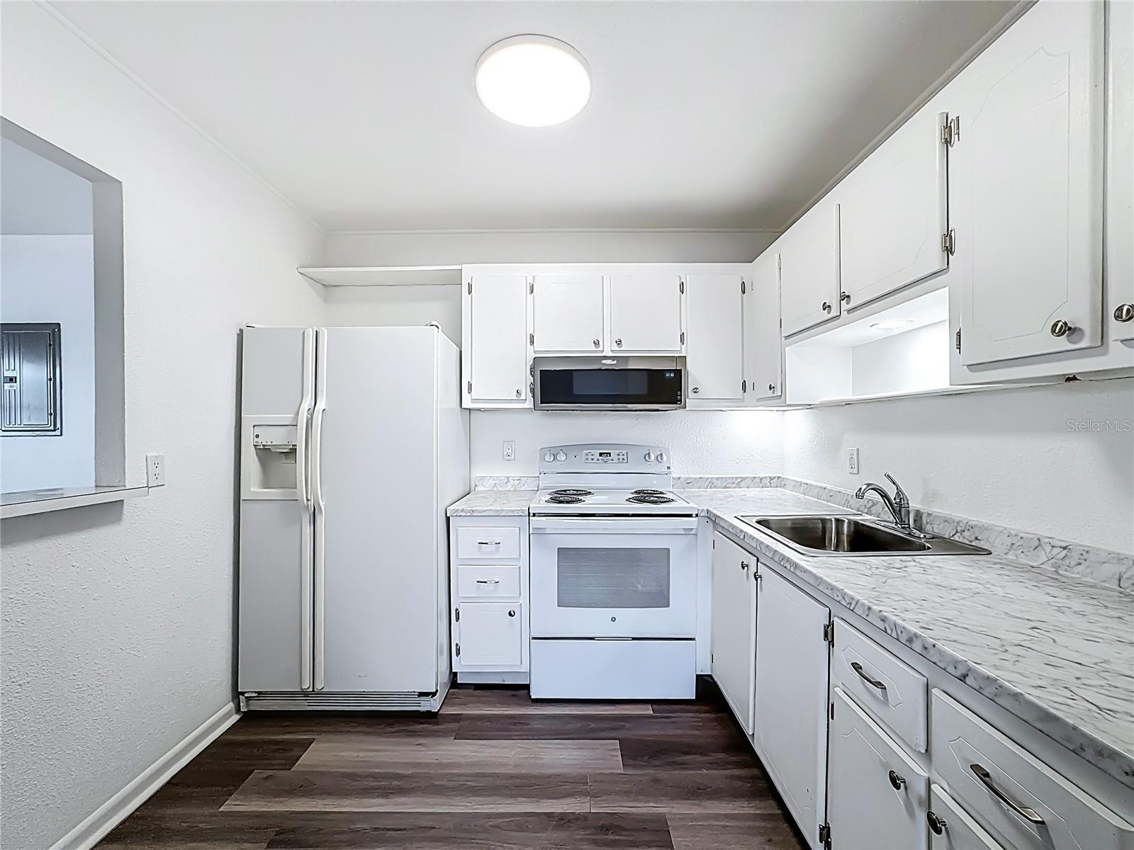 Image 8 of 54 For 202 Bedford Trail 103