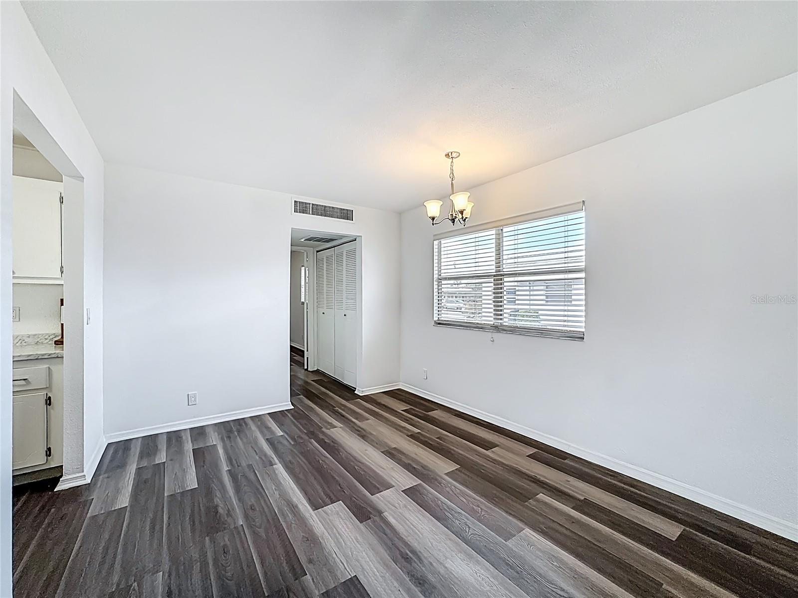 Image 9 of 54 For 202 Bedford Trail 103