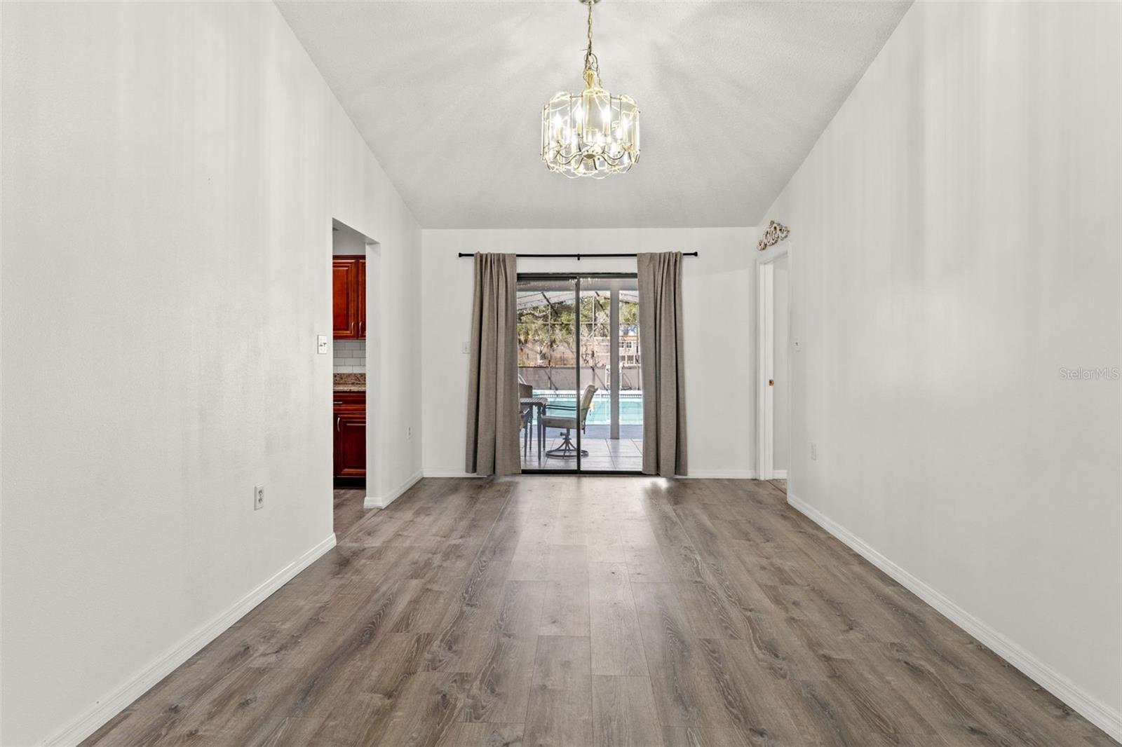 Image 32 of 57 For 18723 Floralton Drive