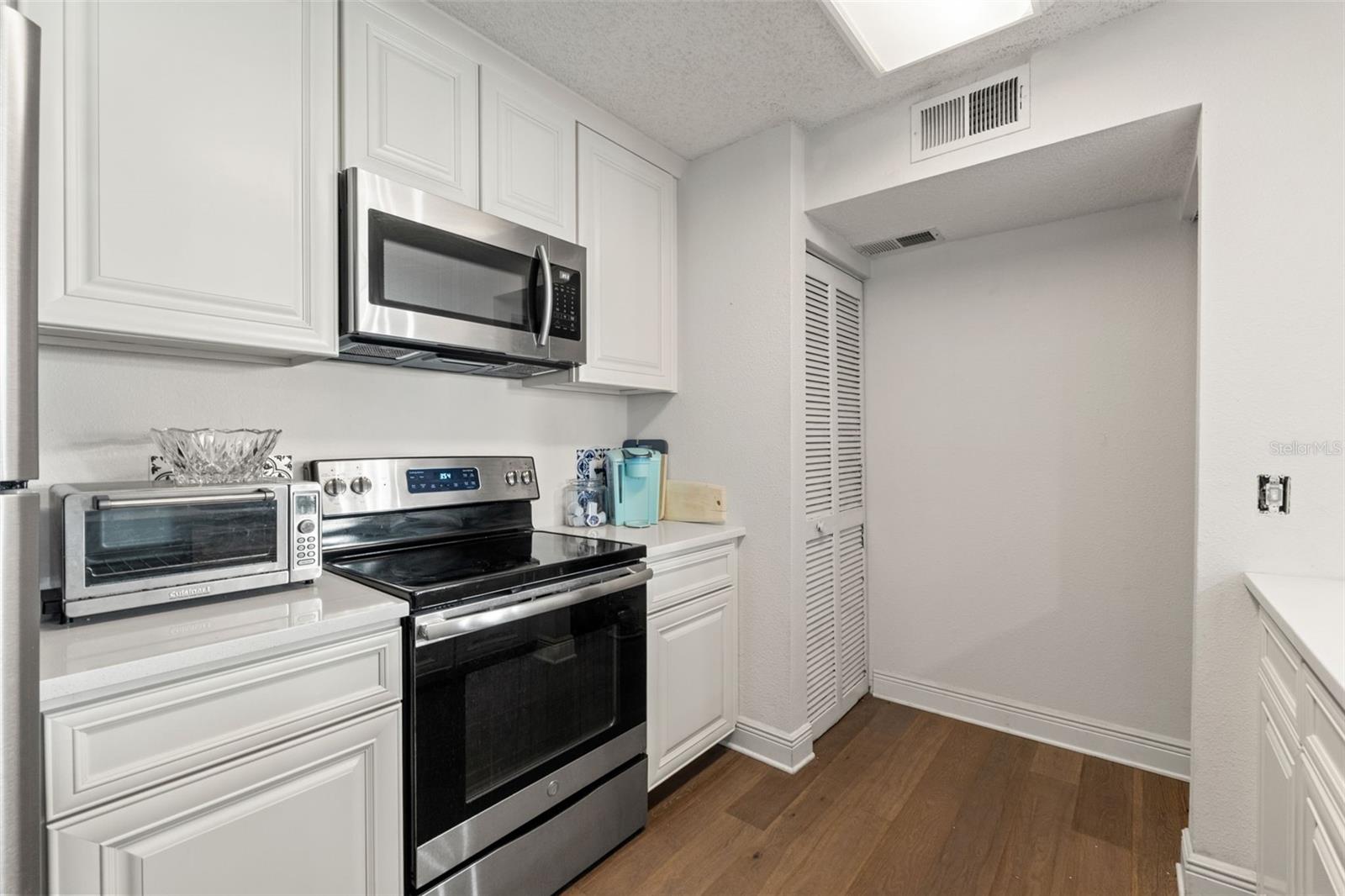 Image 7 of 31 For 4515 Whitton Way 124