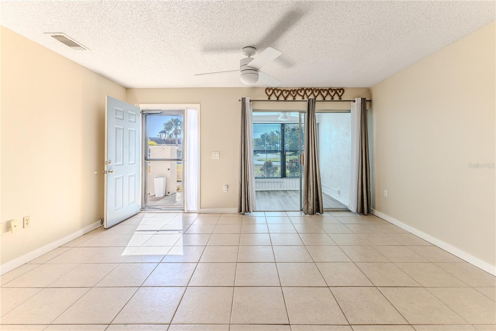 Listing photo id 10 for 8141 Bugle Court 1