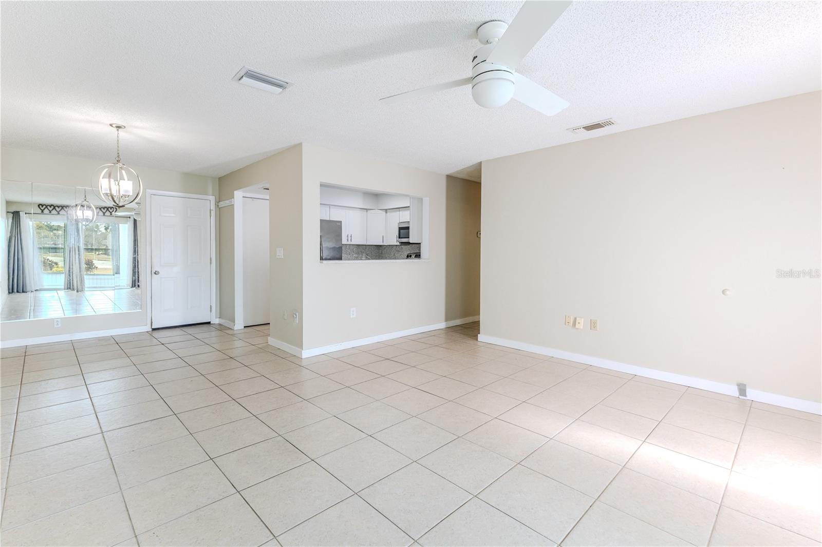 Listing photo id 12 for 8141 Bugle Court 1