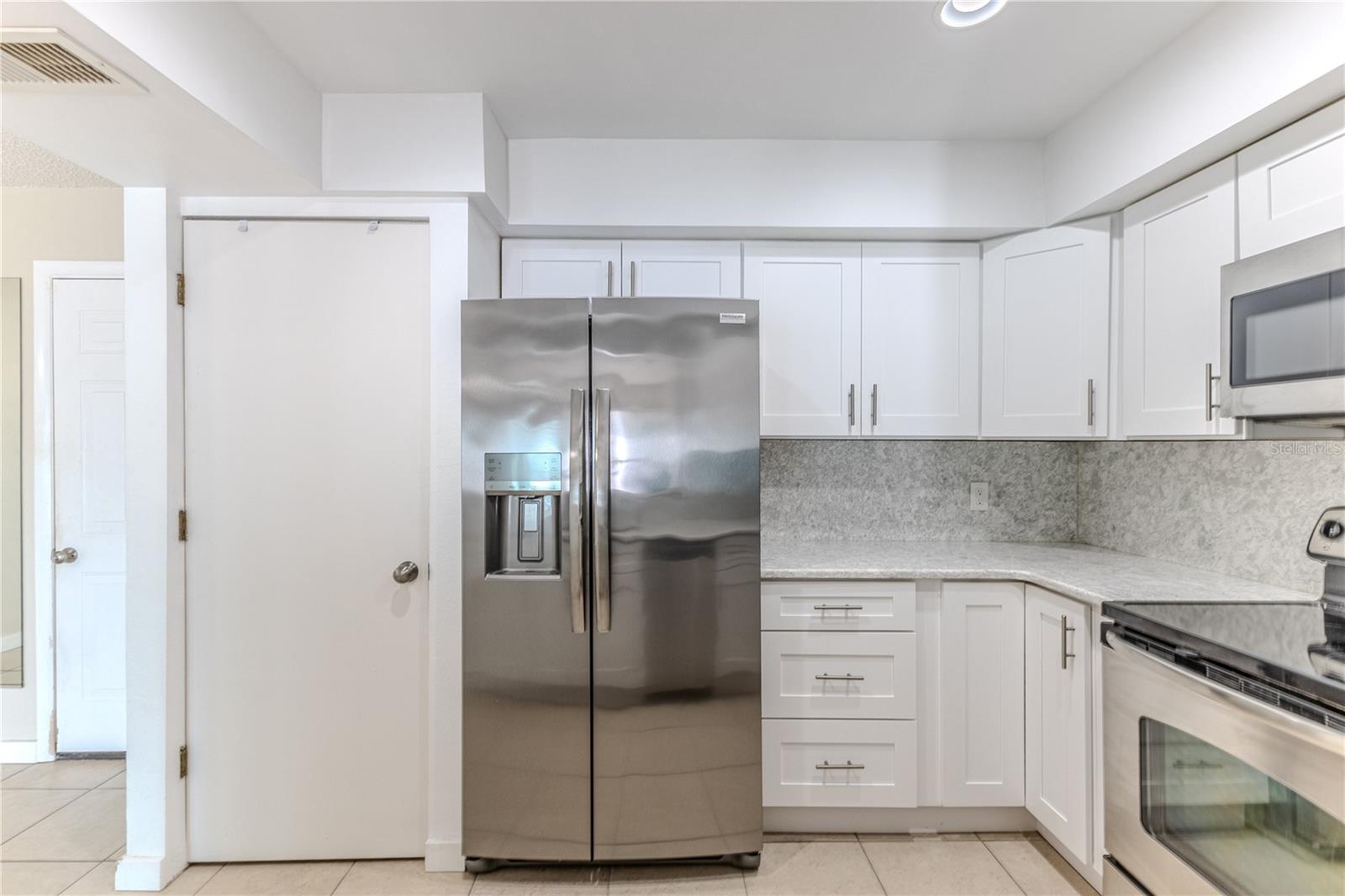 Listing photo id 15 for 8141 Bugle Court 1