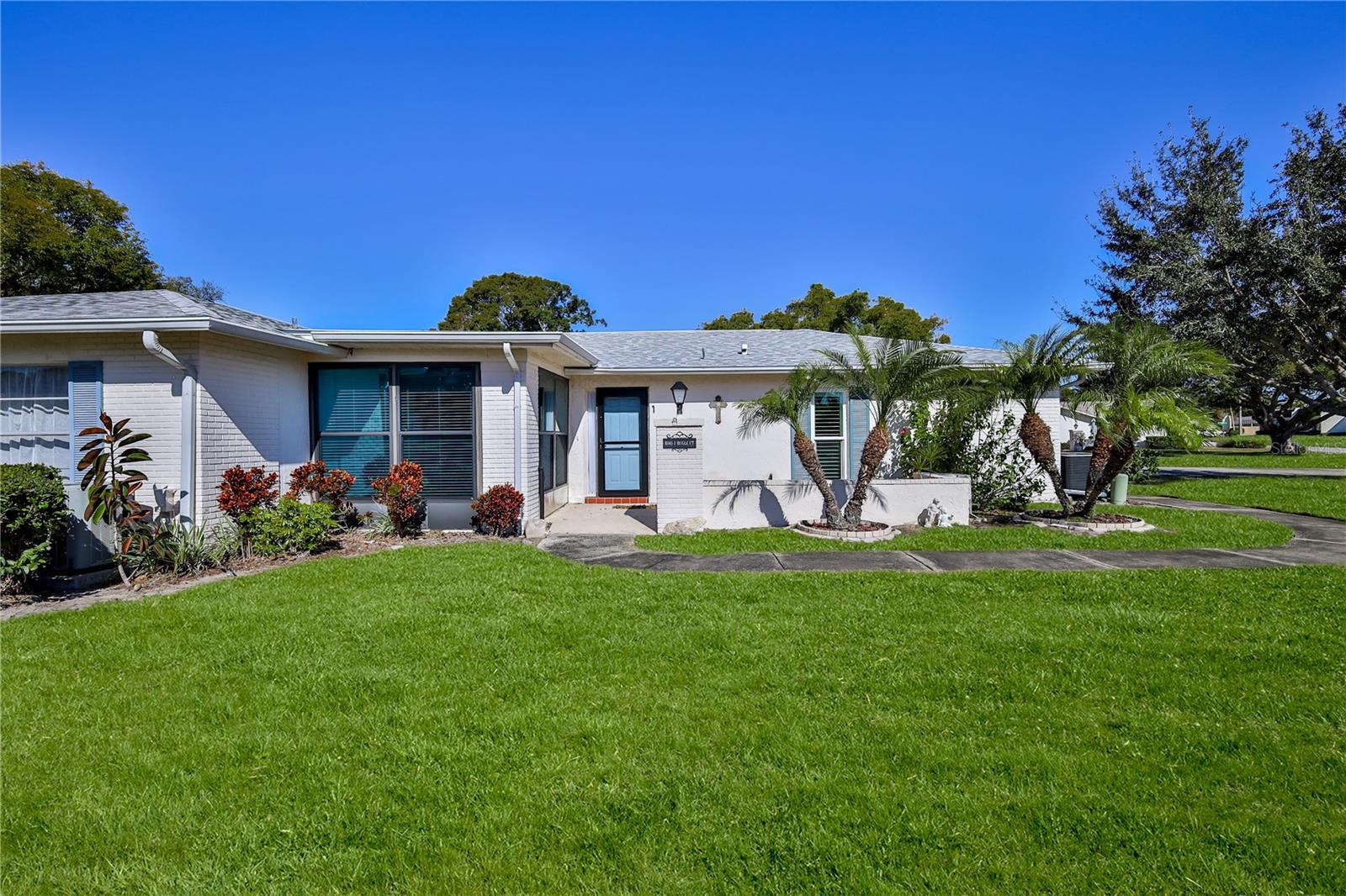 Listing photo id 3 for 8141 Bugle Court 1