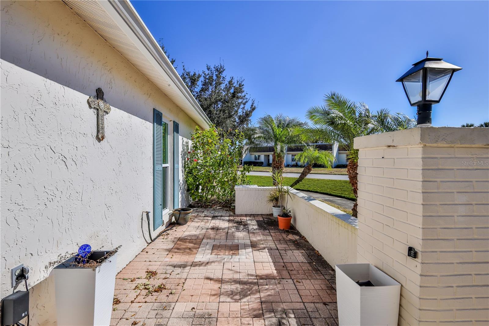 Listing photo id 4 for 8141 Bugle Court 1