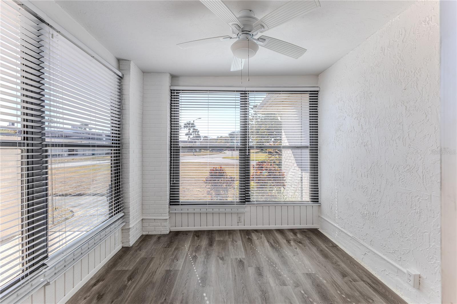 Listing photo id 5 for 8141 Bugle Court 1