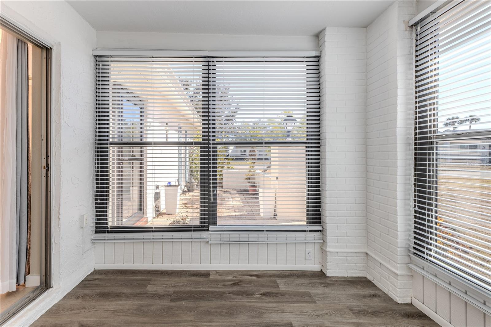 Listing photo id 6 for 8141 Bugle Court 1