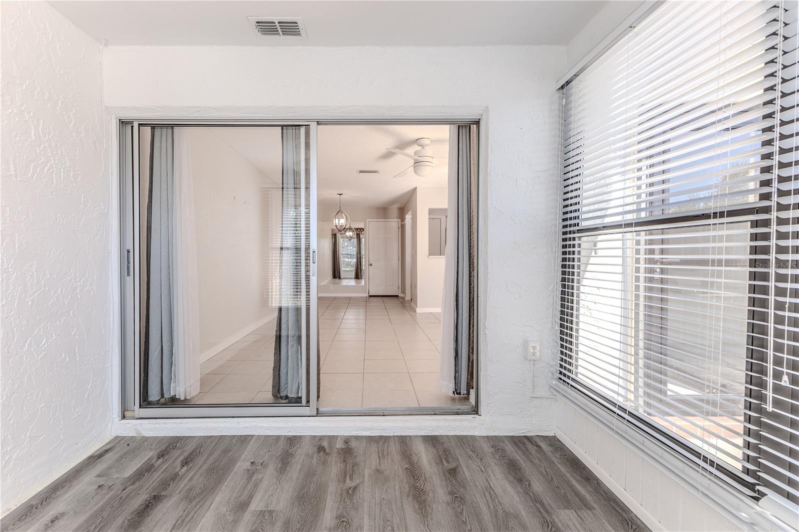 Listing photo id 7 for 8141 Bugle Court 1