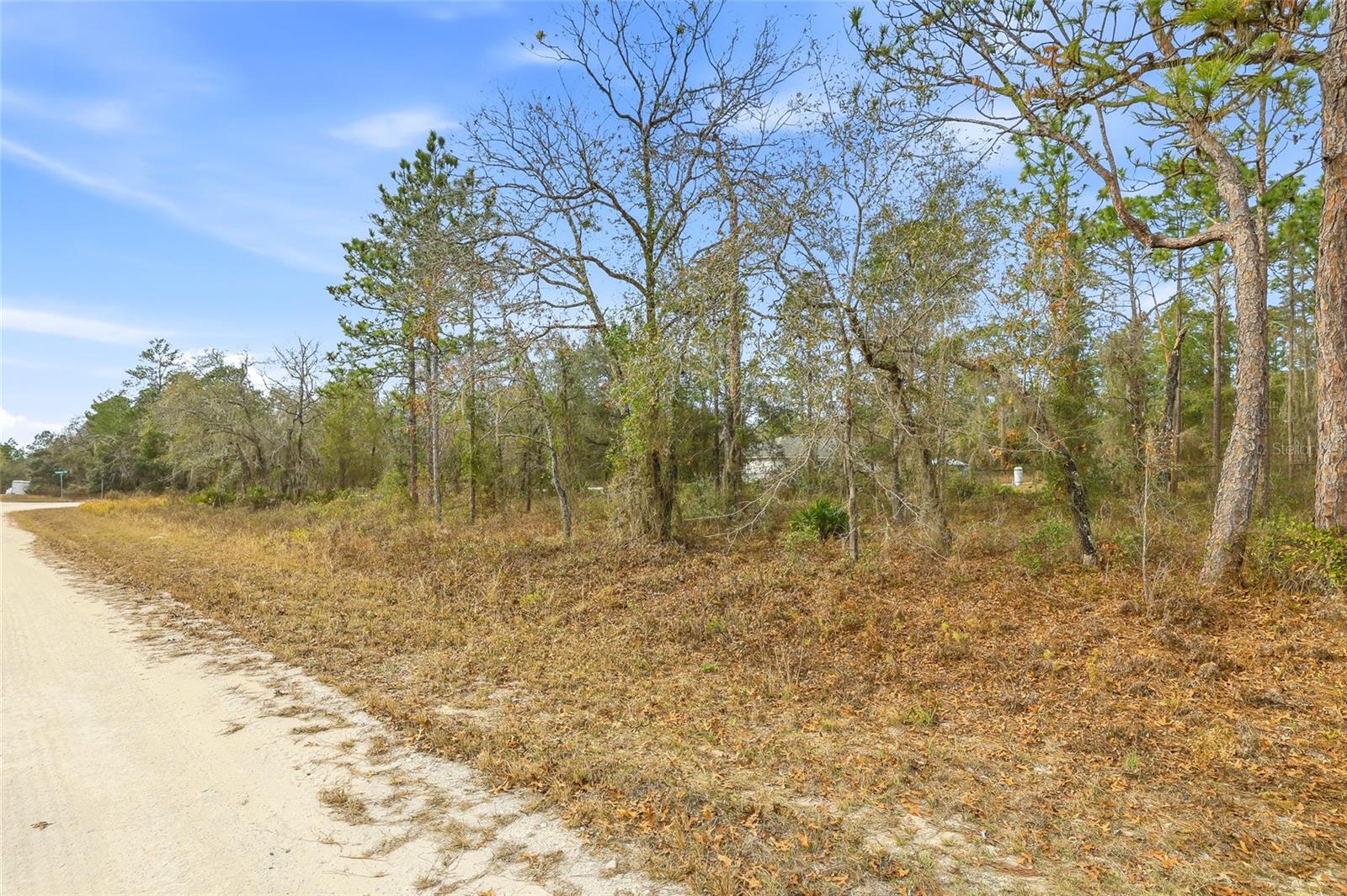 Listing photo id 2 for 16364 Cayman Road