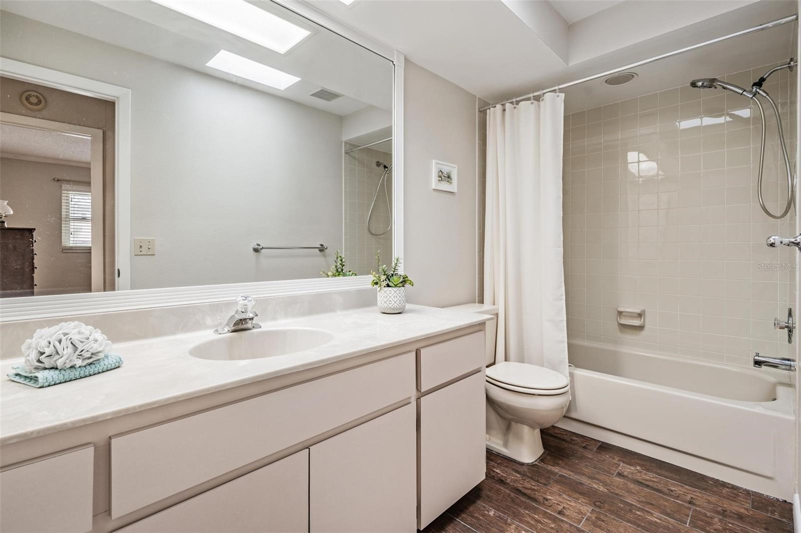 Image 21 of 39 For 3500 Niblick Court