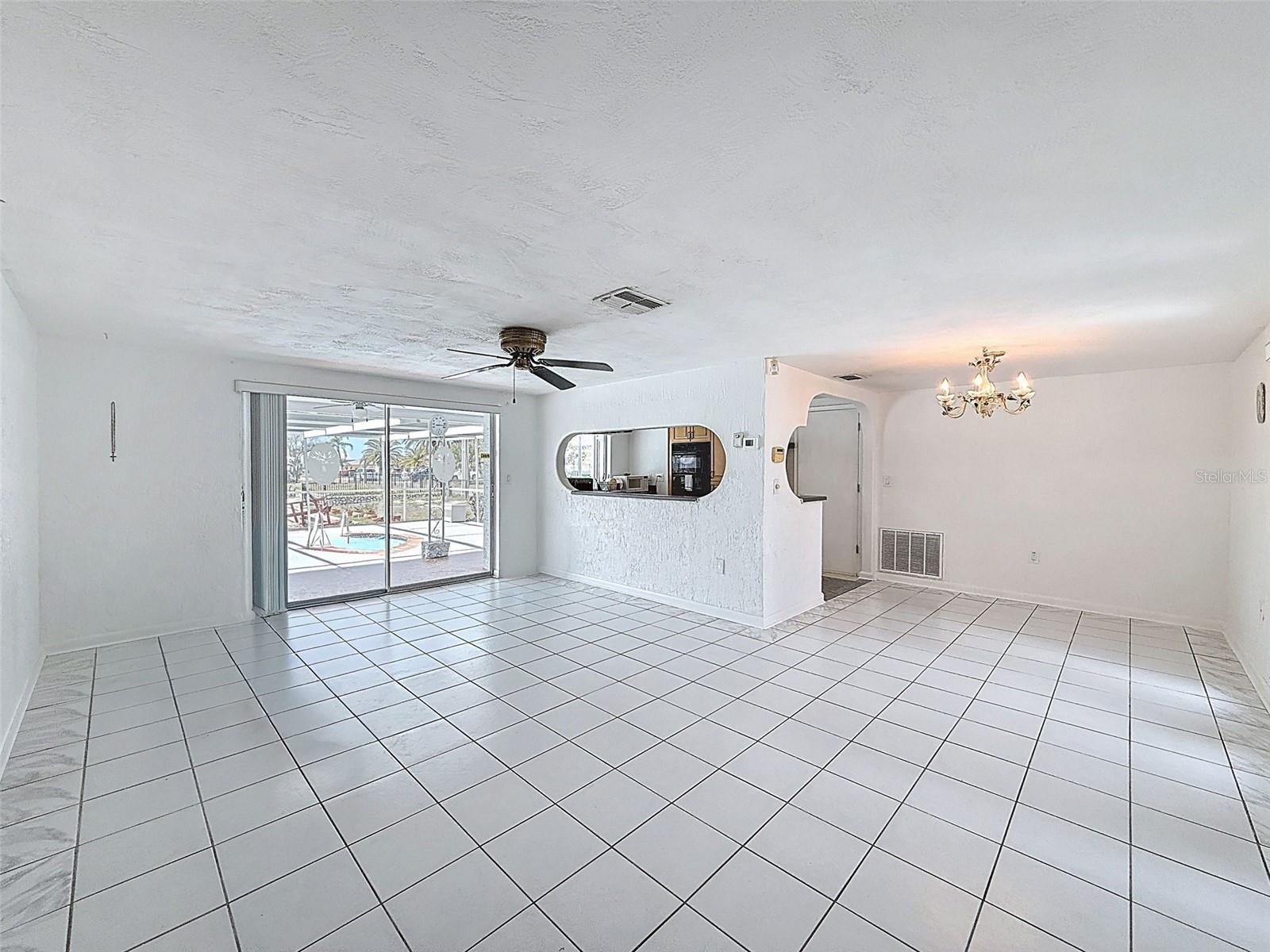 Listing photo id 10 for 13701 Veronica Drive