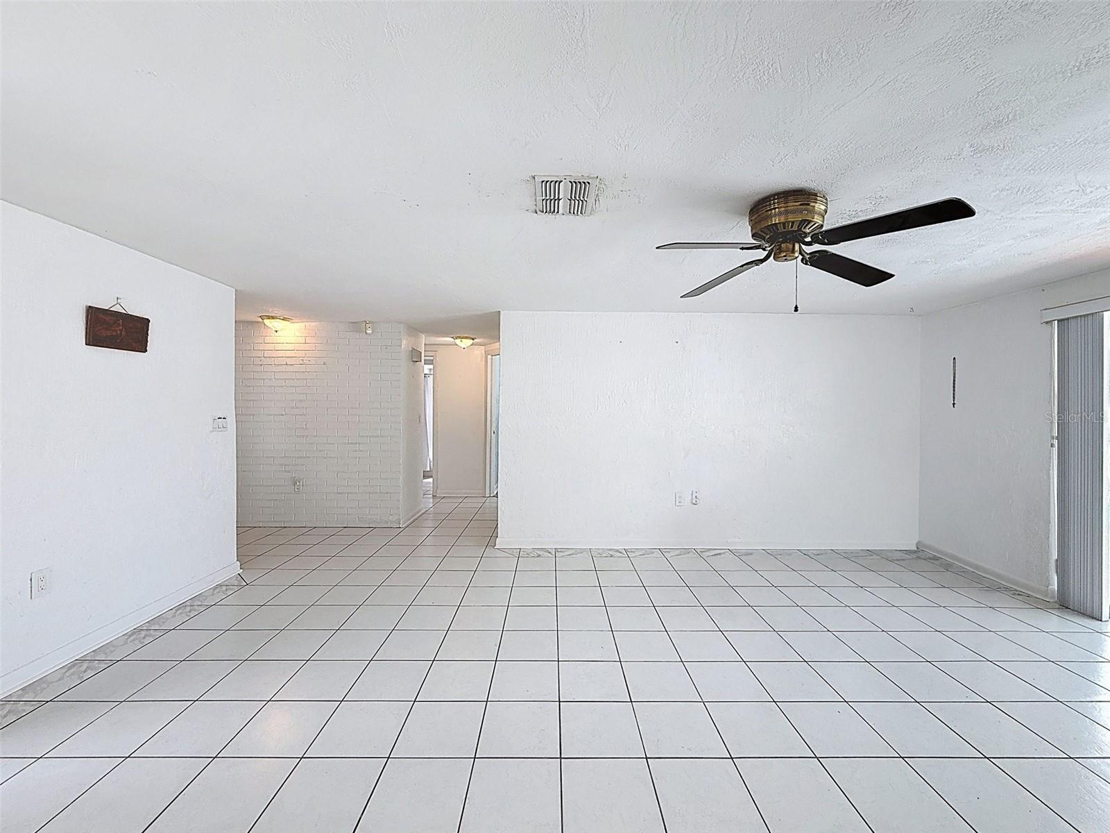 Listing photo id 14 for 13701 Veronica Drive