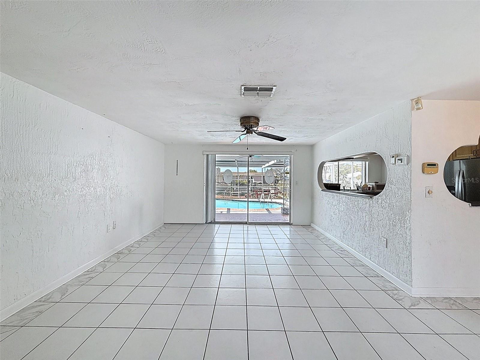 Listing photo id 16 for 13701 Veronica Drive