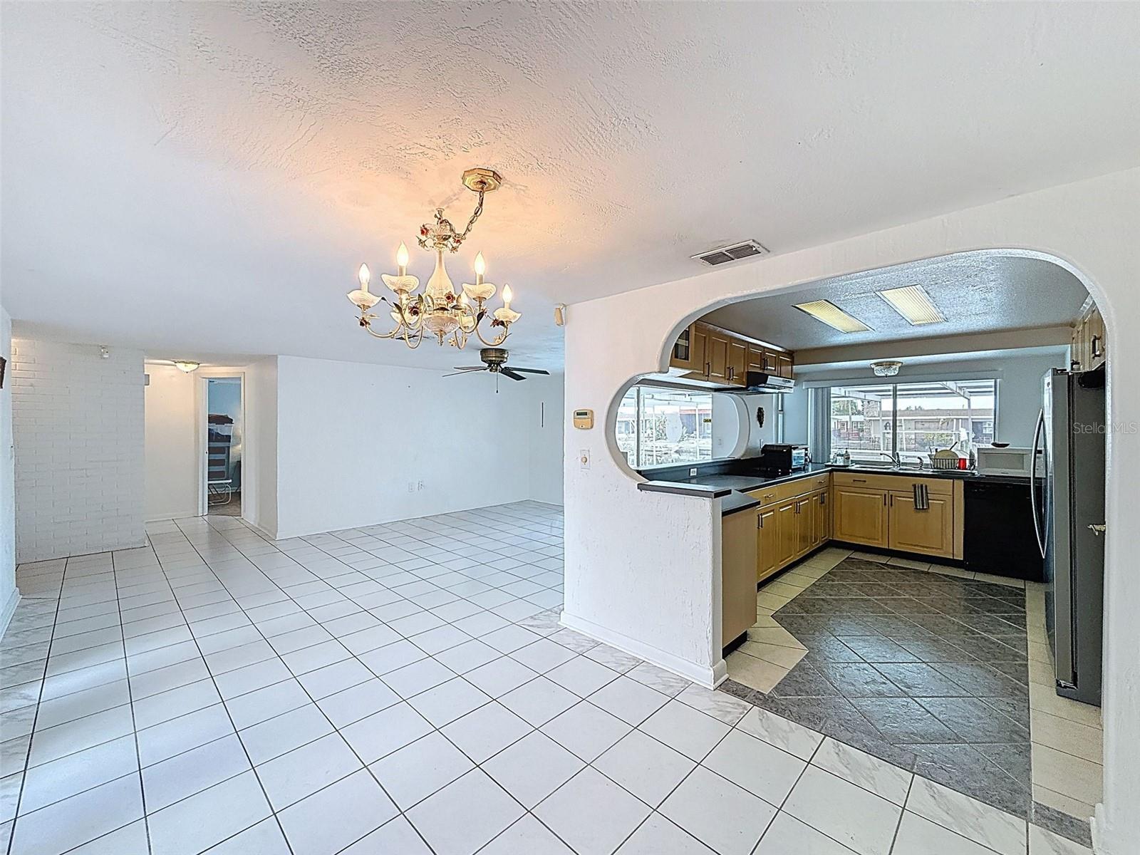 Listing photo id 18 for 13701 Veronica Drive