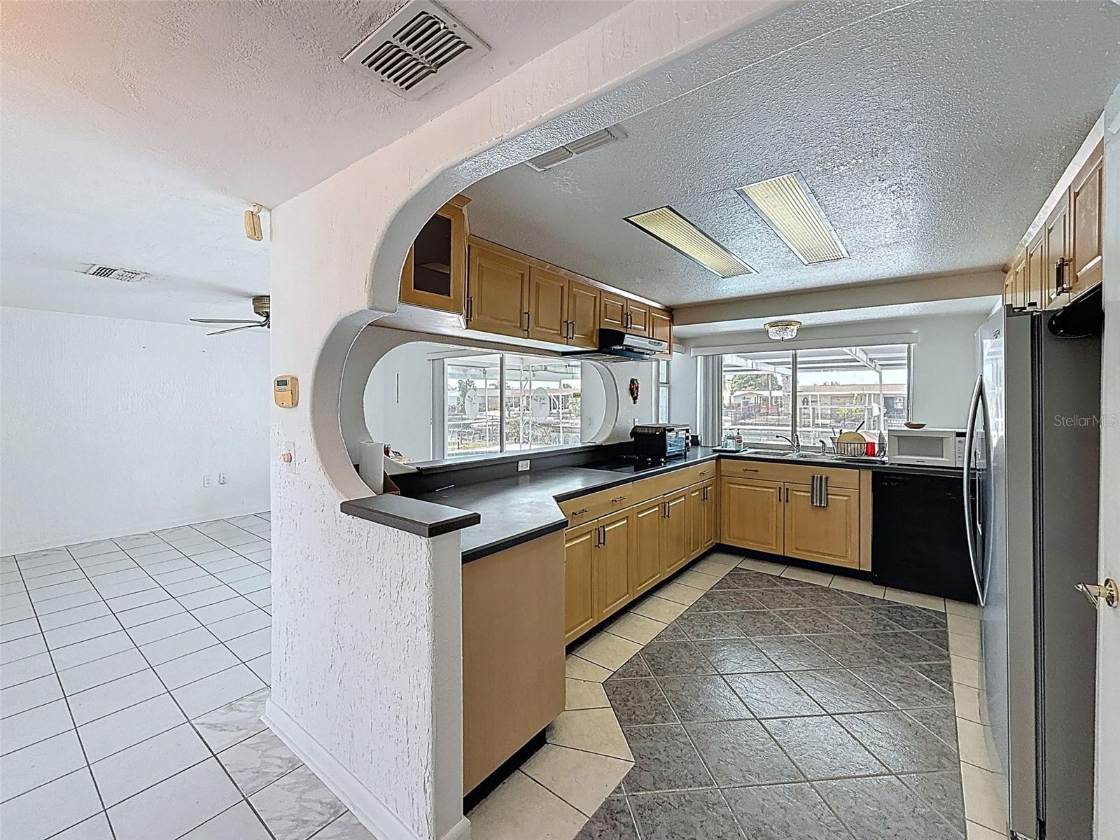 Listing photo id 19 for 13701 Veronica Drive