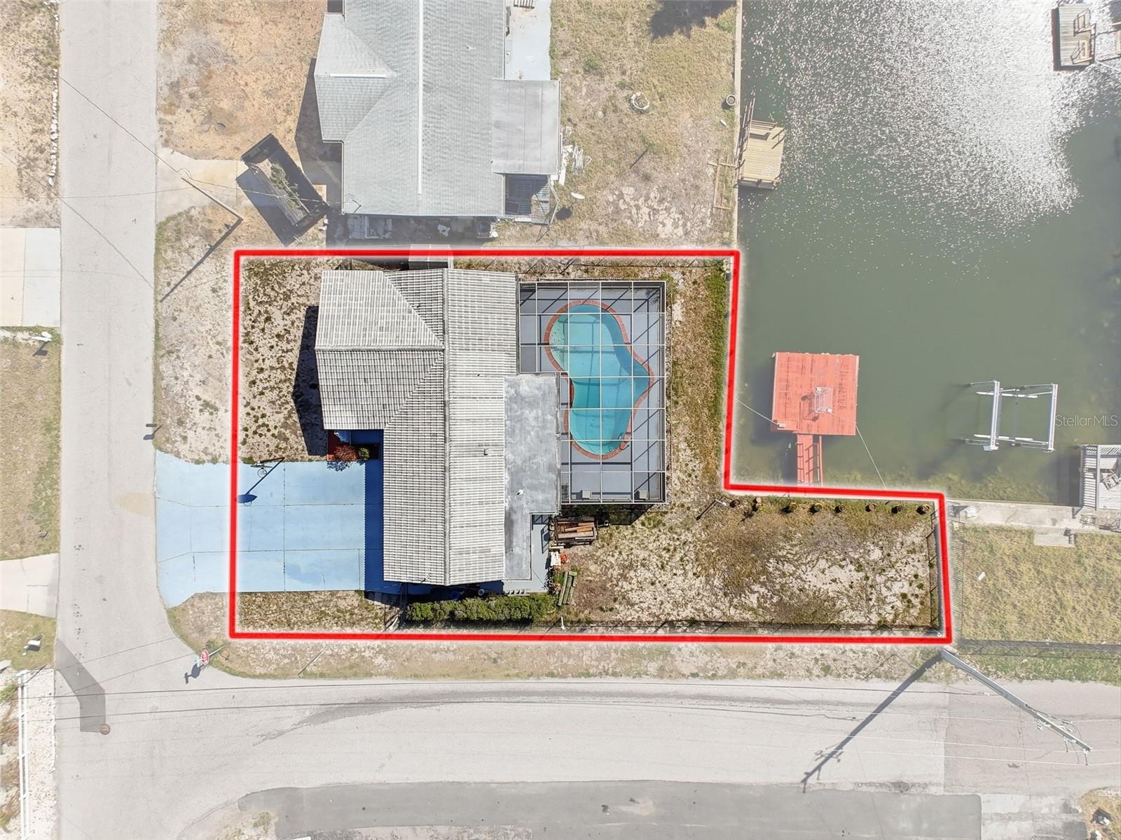 Listing photo id 1 for 13701 Veronica Drive