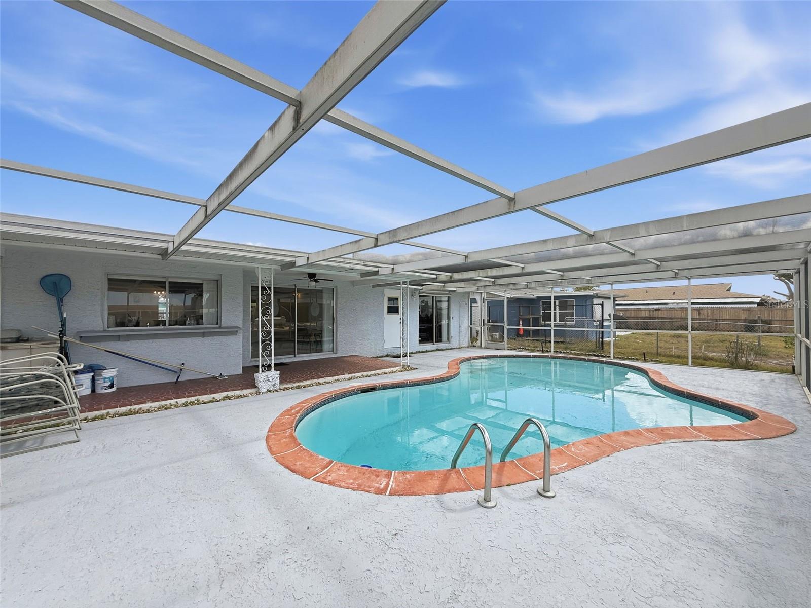 Listing photo id 32 for 13701 Veronica Drive