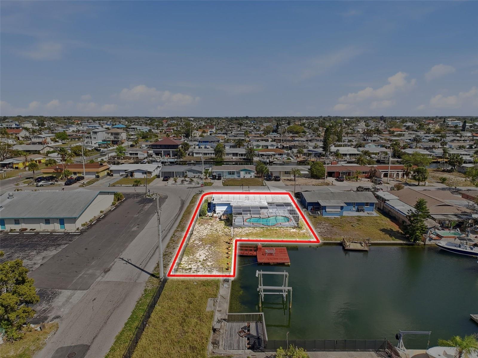 Listing photo id 2 for 13701 Veronica Drive