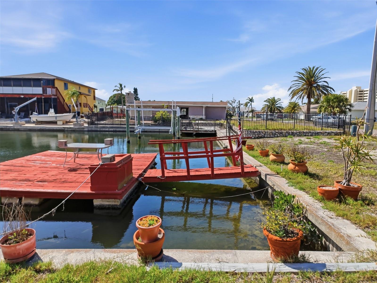 Listing photo id 38 for 13701 Veronica Drive