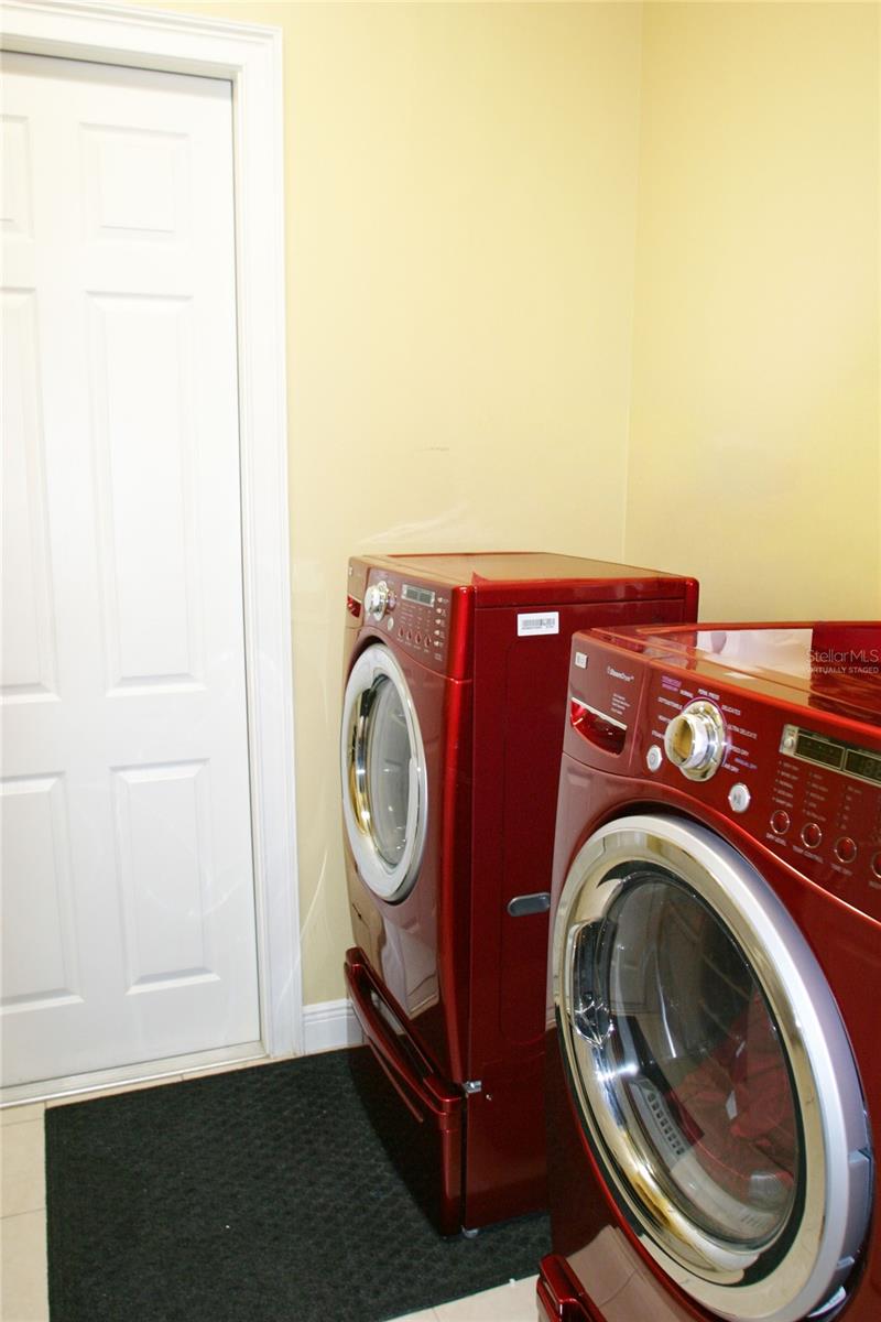 Image 40 of 100 For 19484 Forest Garden Court