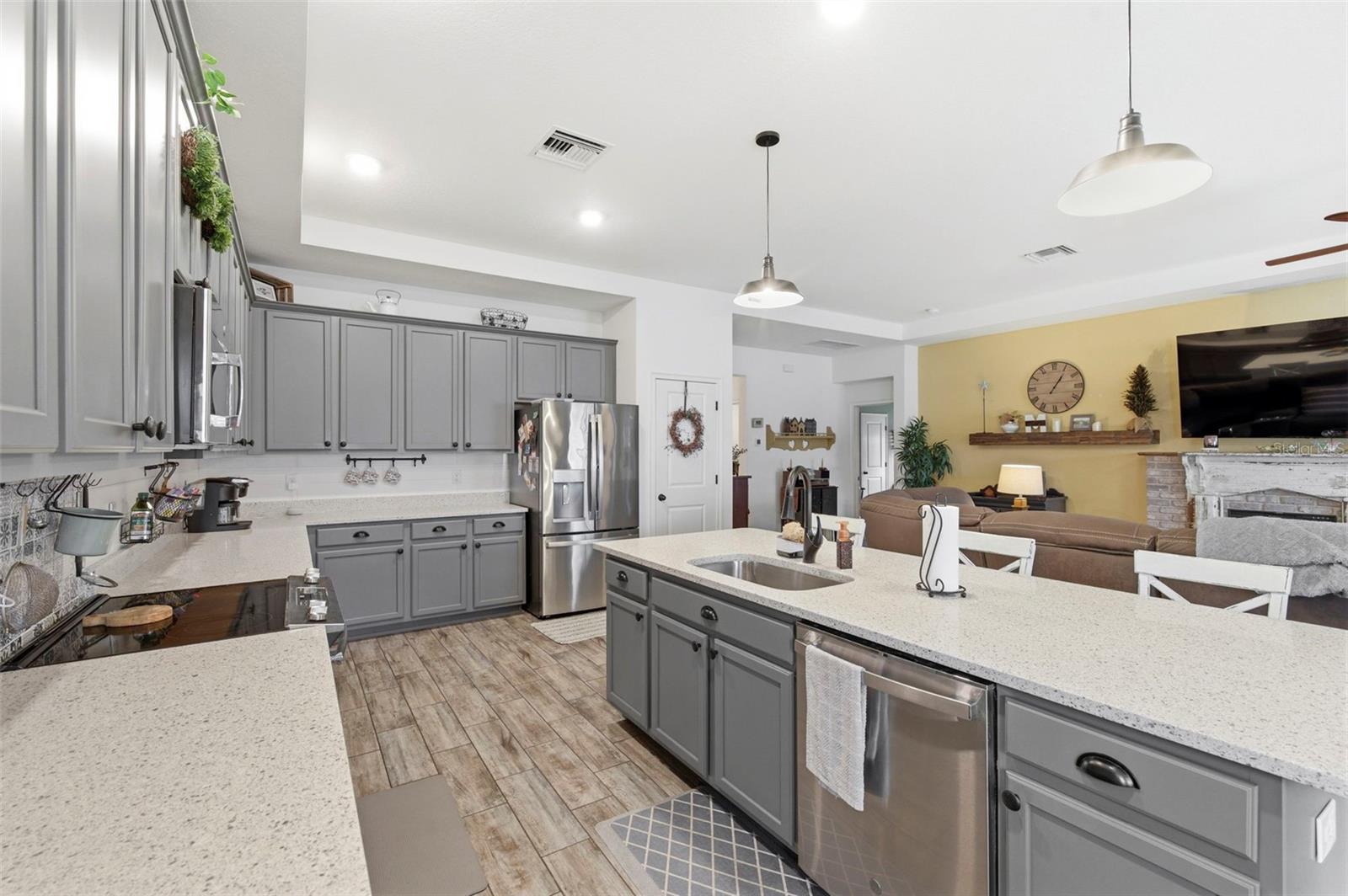 Image 10 of 51 For 895 Old Windsor Way