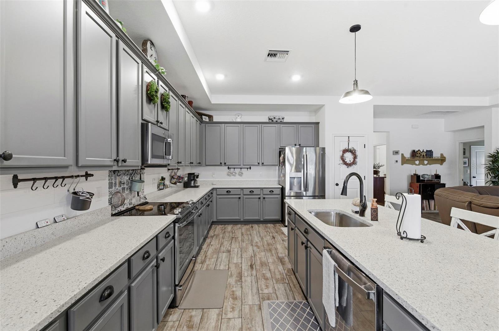 Image 11 of 51 For 895 Old Windsor Way