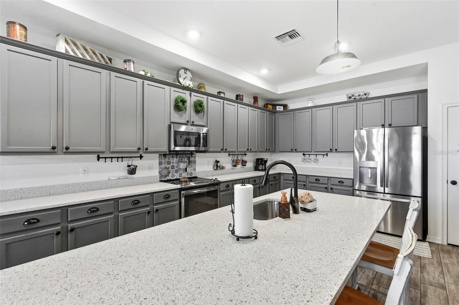 Image 12 of 51 For 895 Old Windsor Way