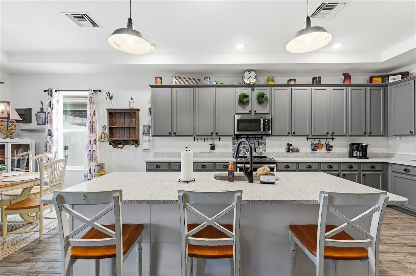 Image 13 of 51 For 895 Old Windsor Way