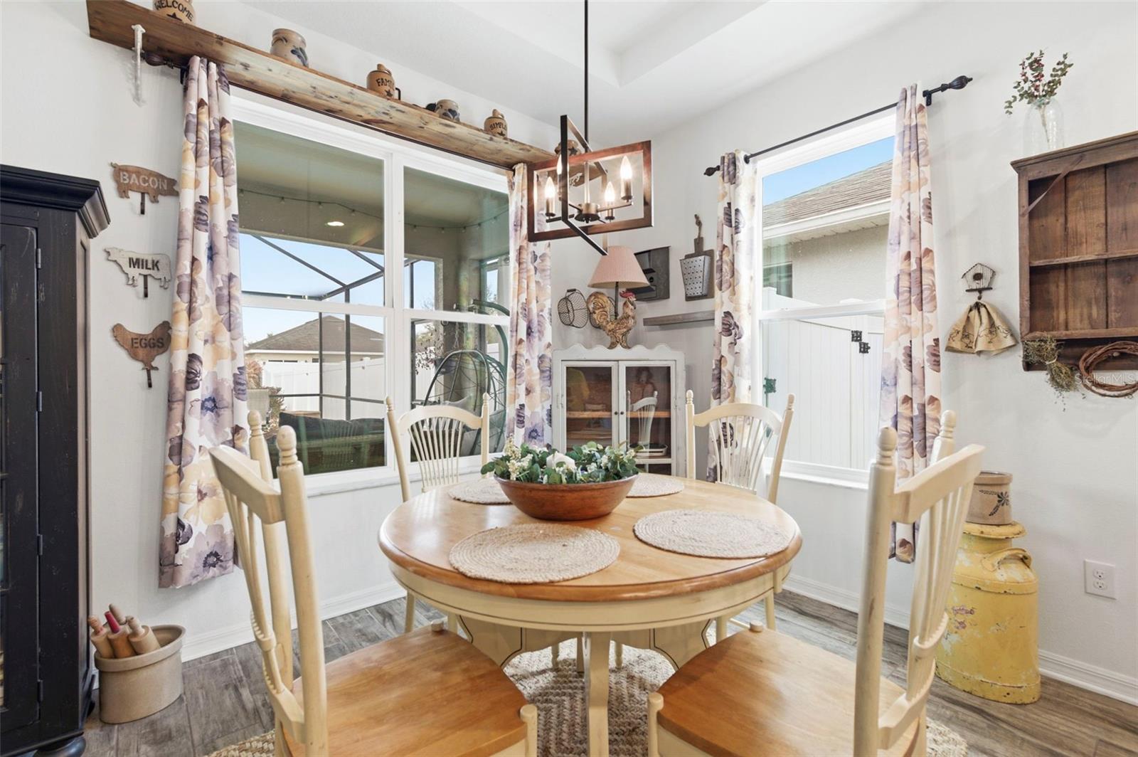 Image 14 of 51 For 895 Old Windsor Way