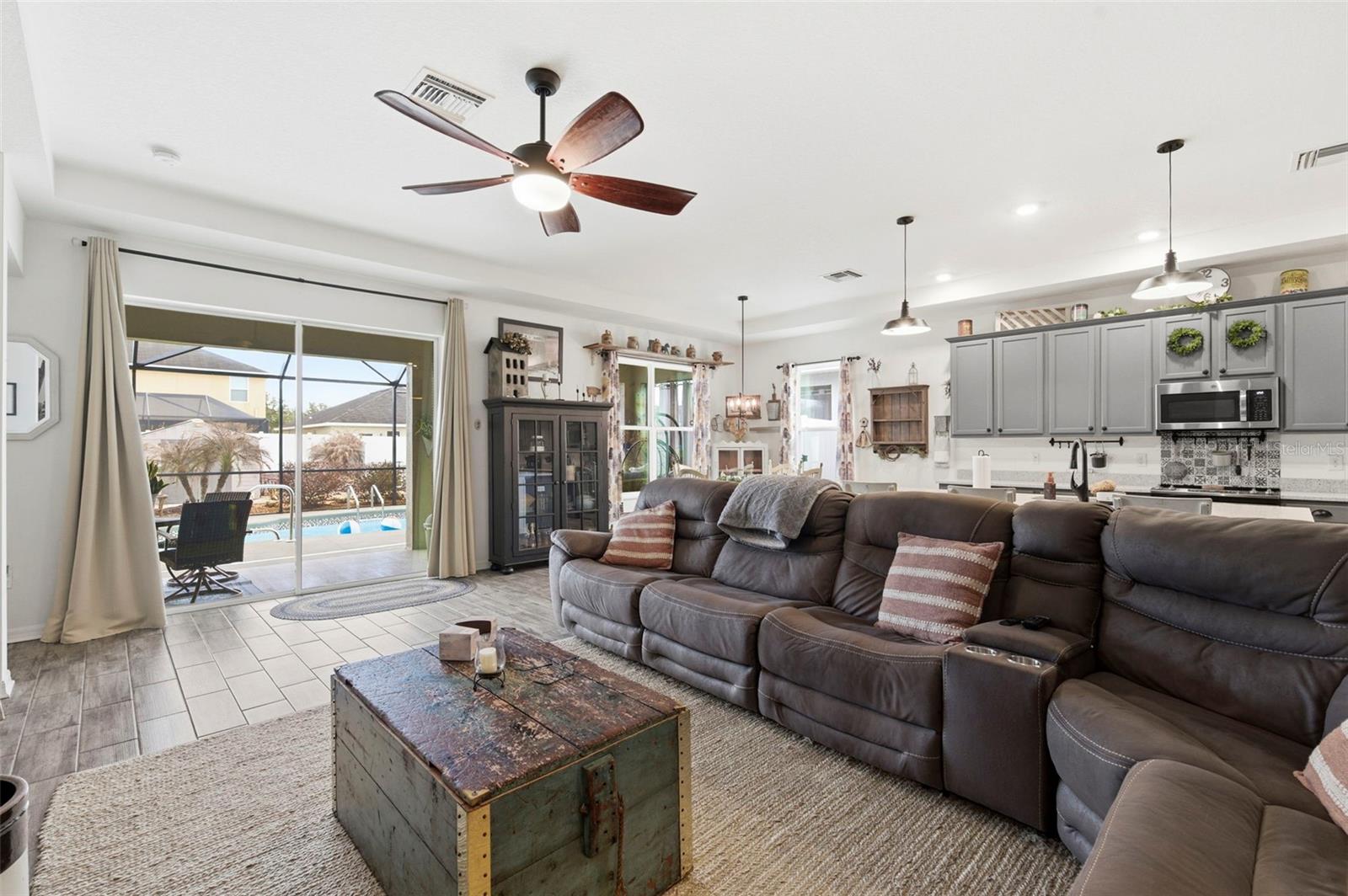 Image 17 of 51 For 895 Old Windsor Way