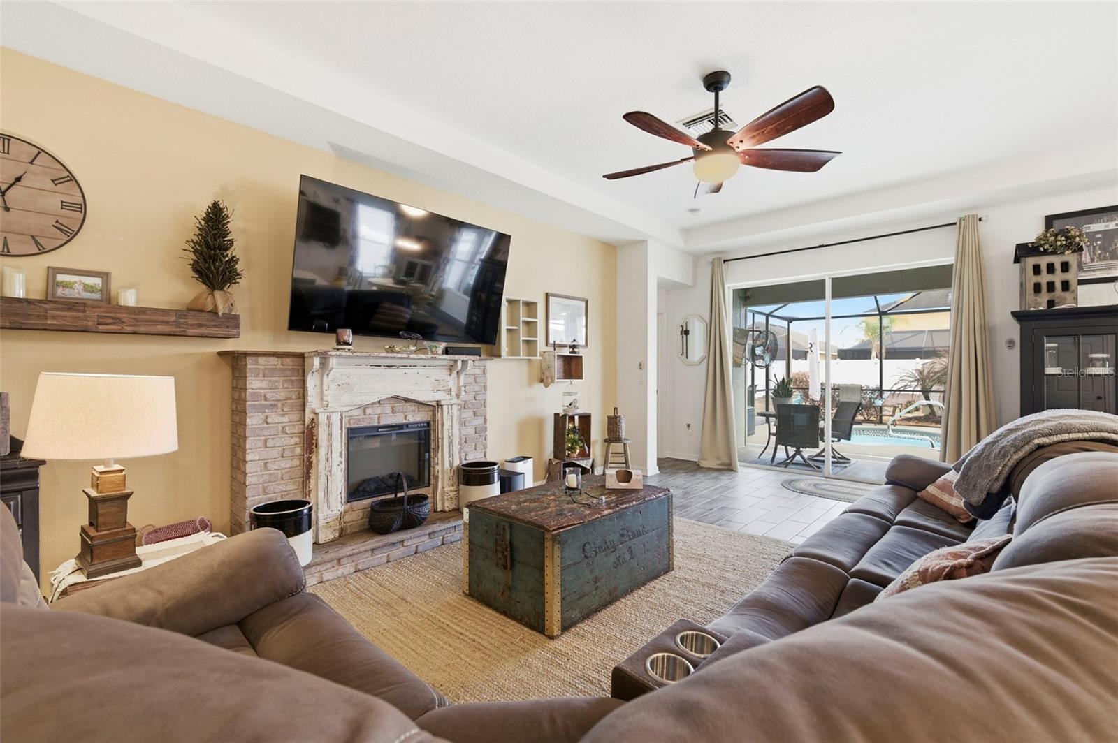 Image 18 of 51 For 895 Old Windsor Way