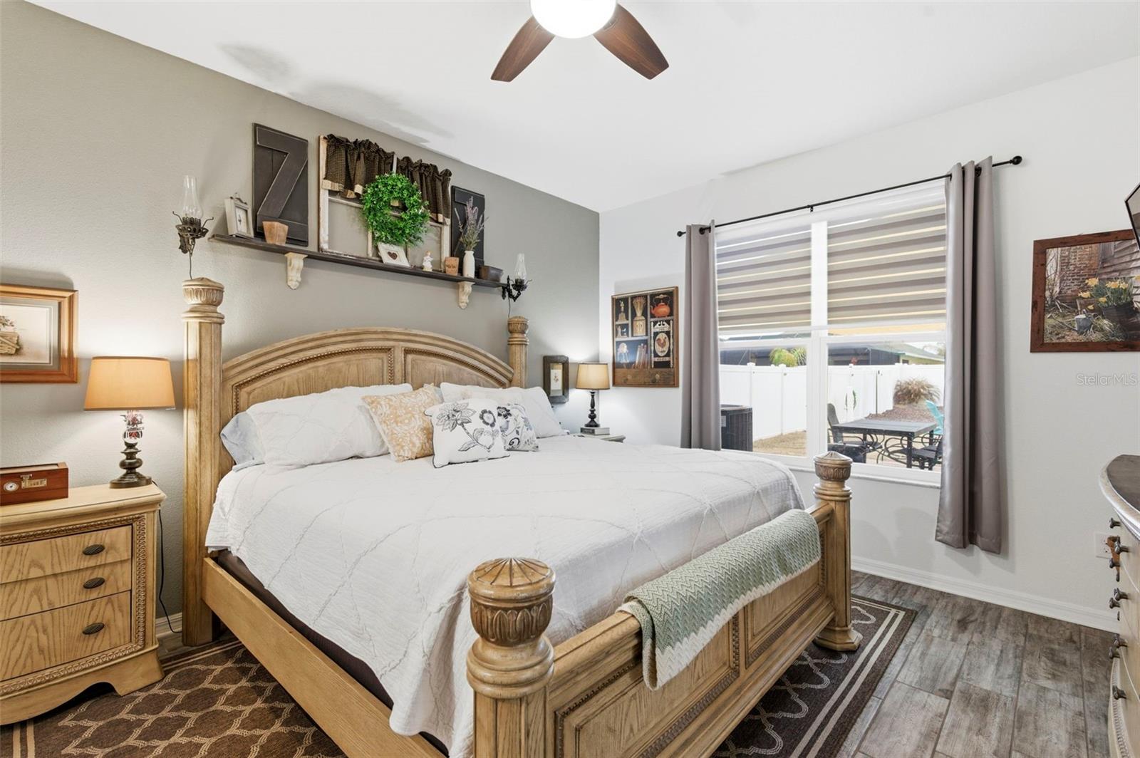 Image 20 of 51 For 895 Old Windsor Way