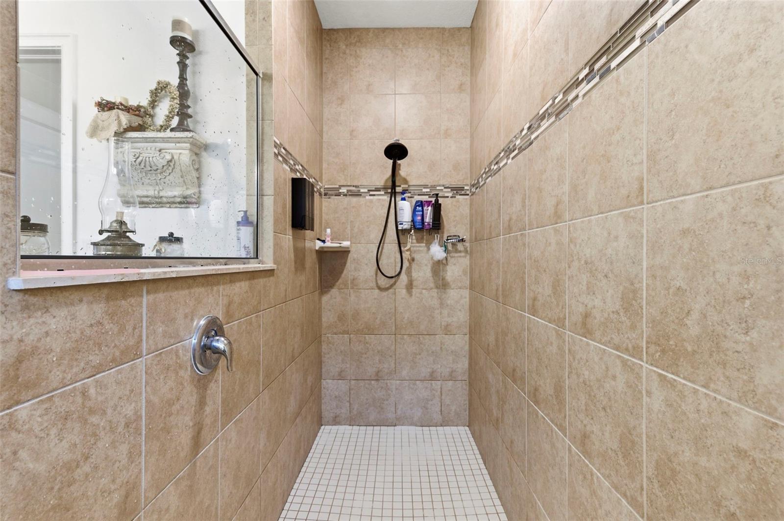 Image 24 of 51 For 895 Old Windsor Way