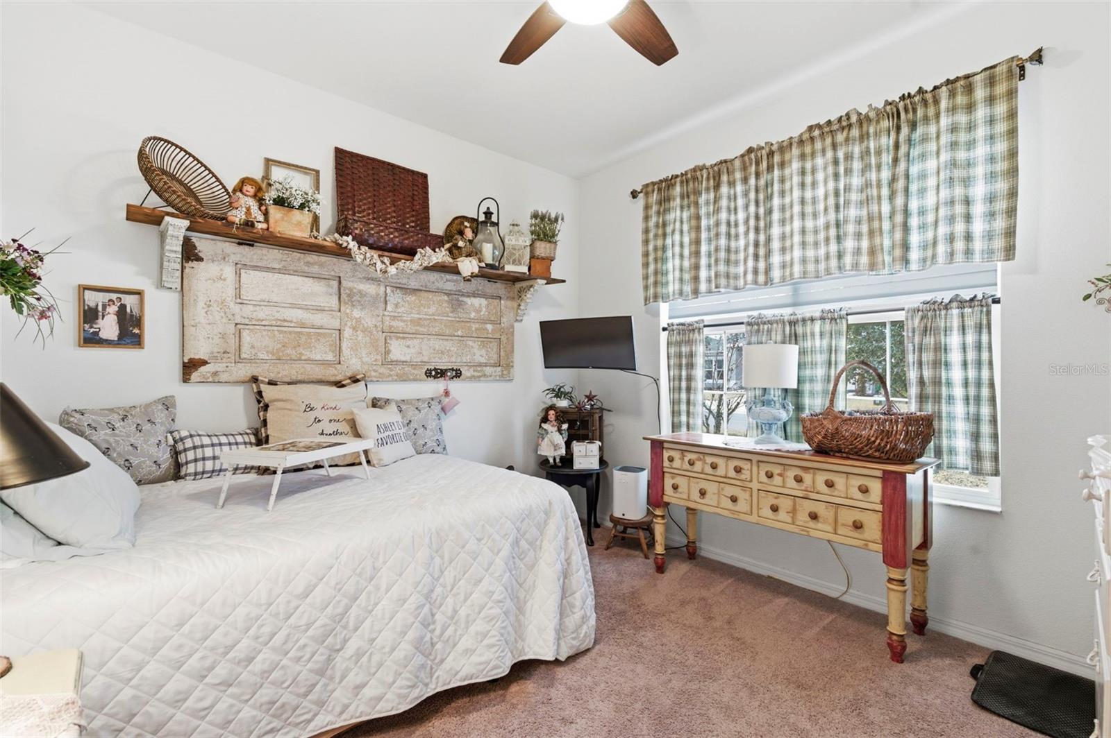 Image 25 of 51 For 895 Old Windsor Way