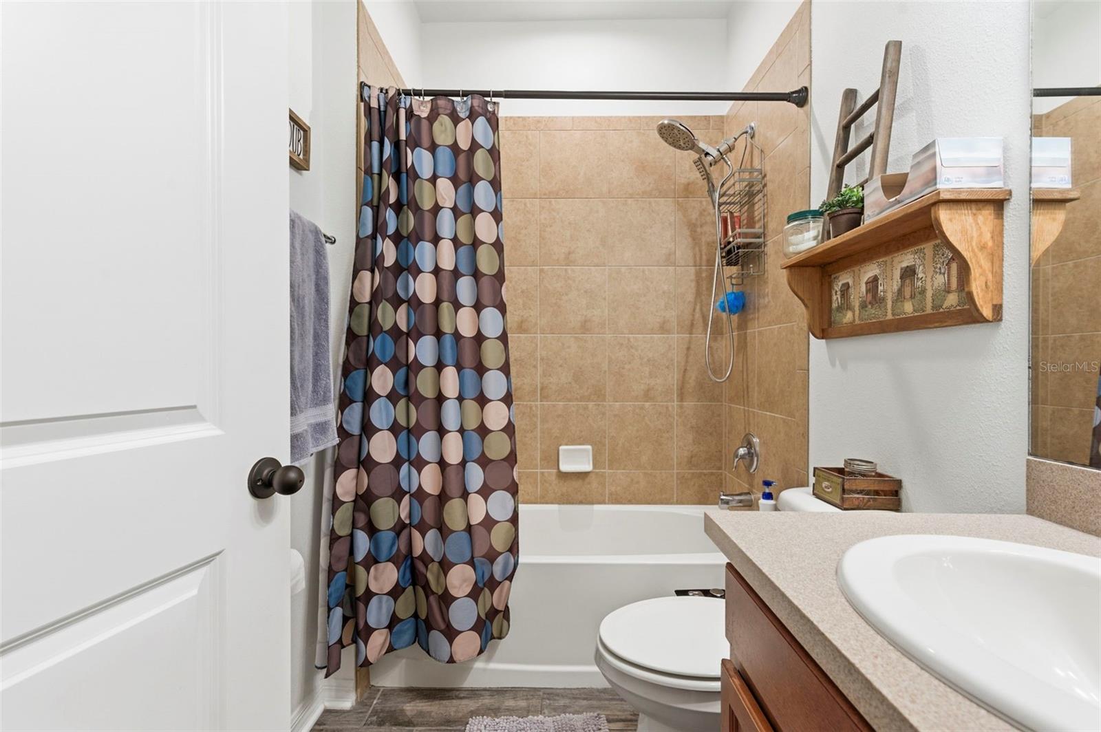 Image 27 of 51 For 895 Old Windsor Way