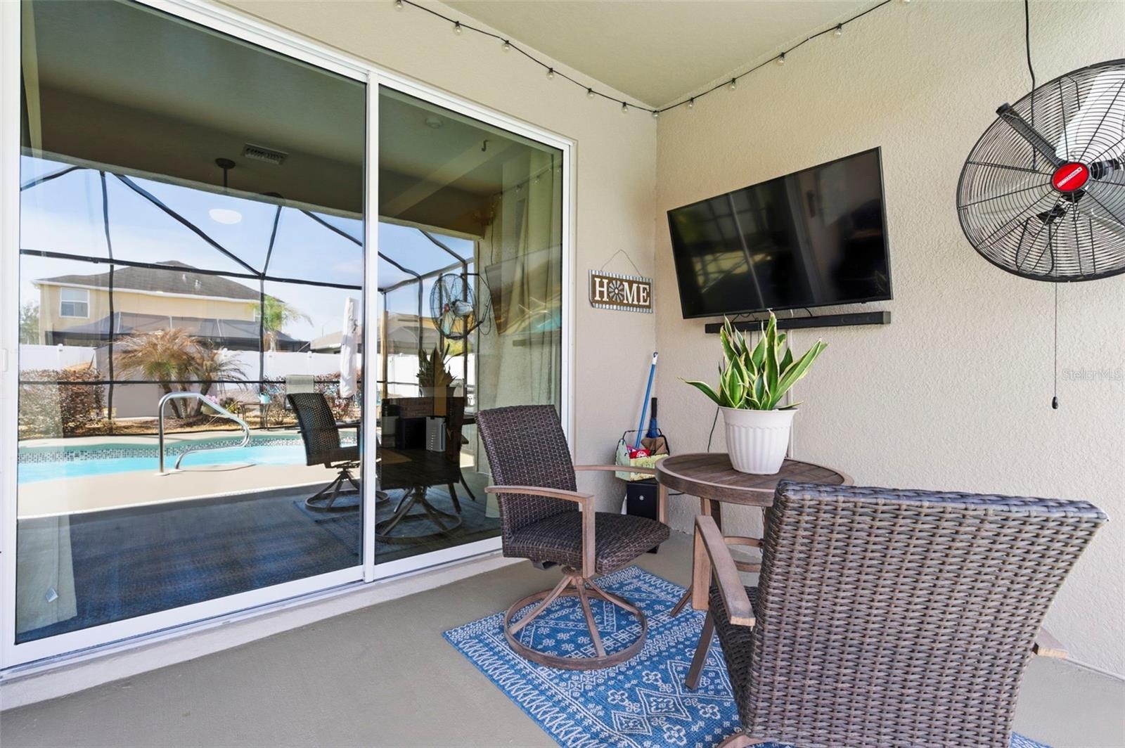 Image 36 of 51 For 895 Old Windsor Way