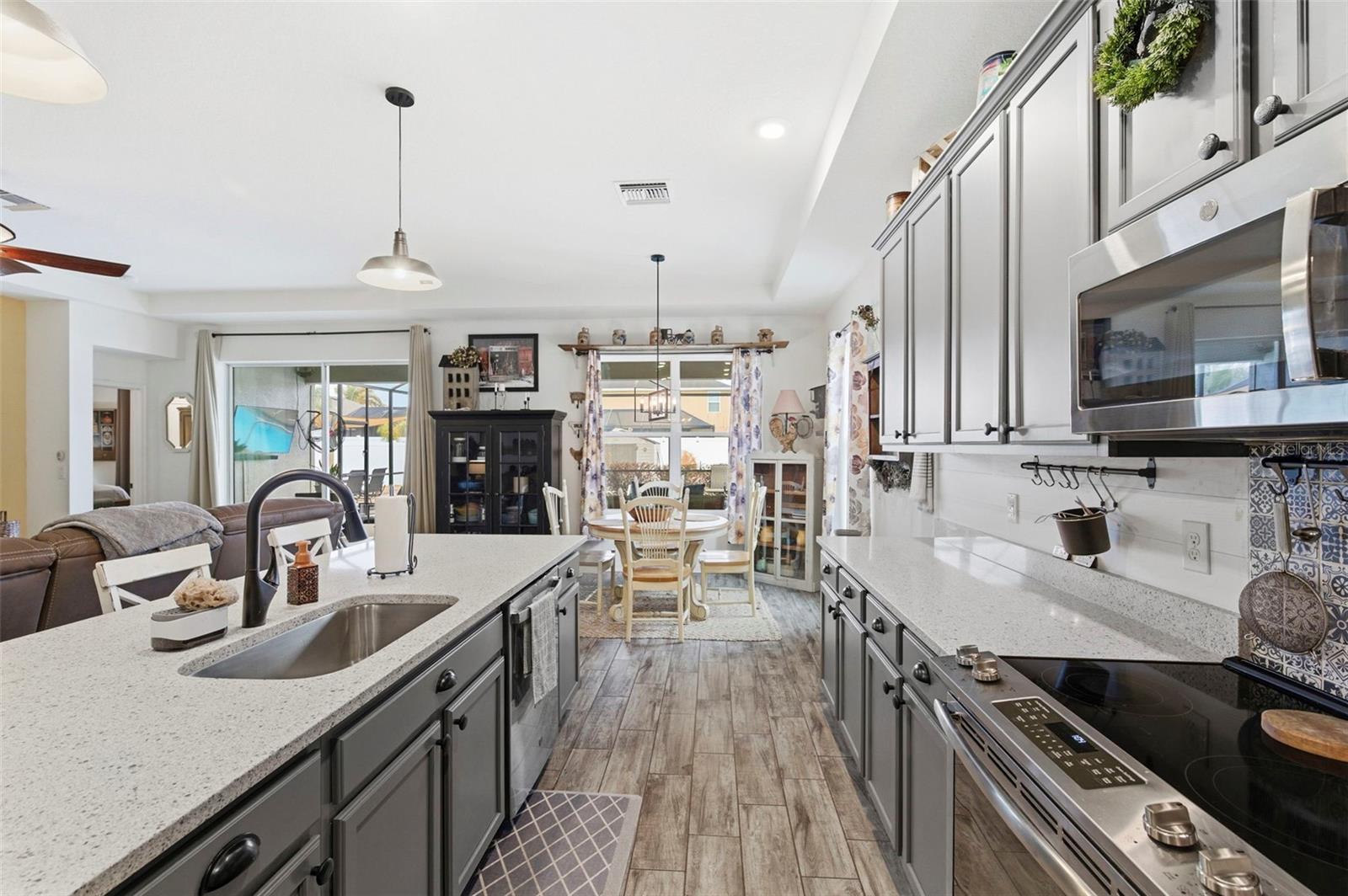 Image 8 of 51 For 895 Old Windsor Way