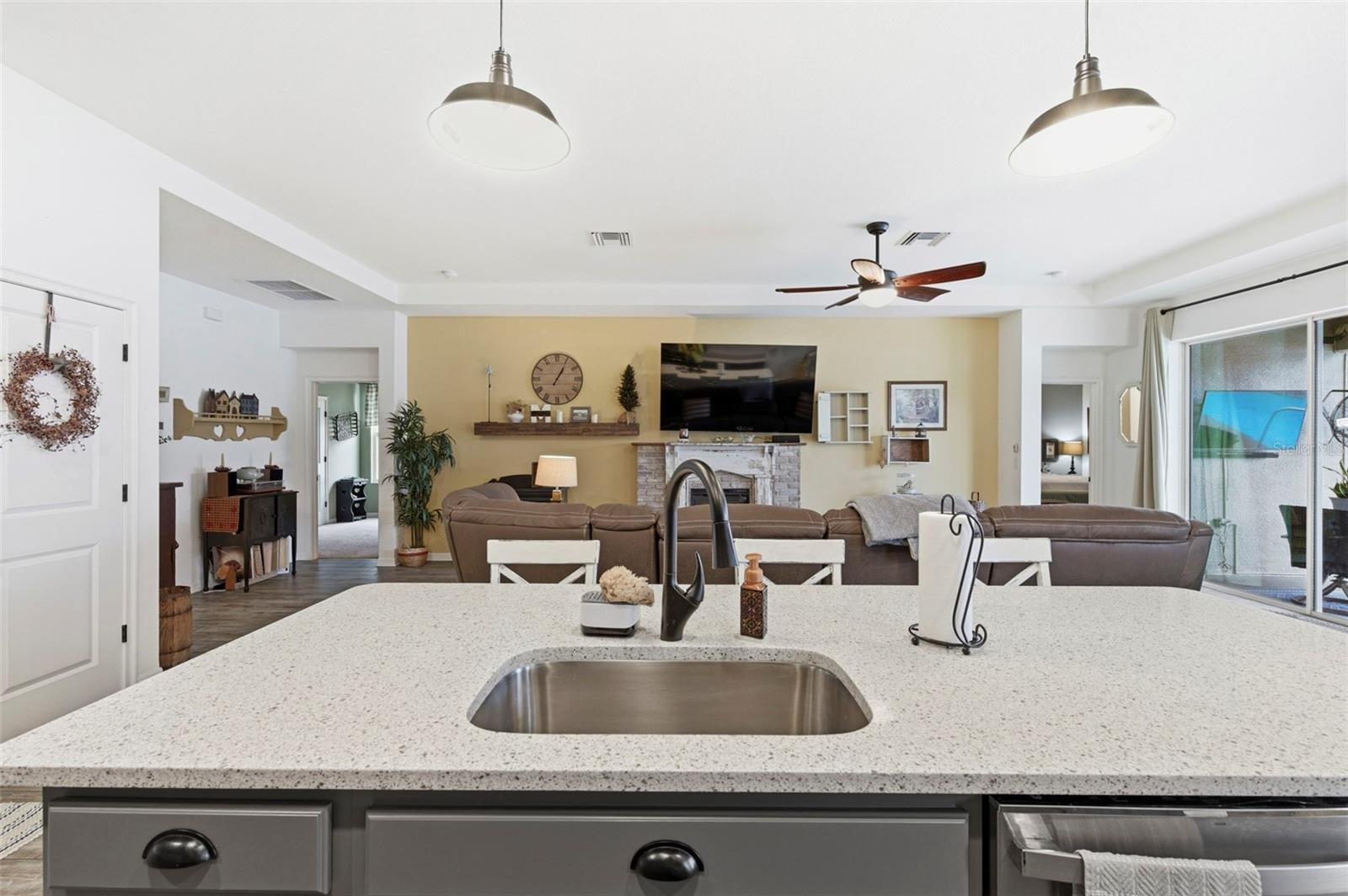 Image 9 of 51 For 895 Old Windsor Way