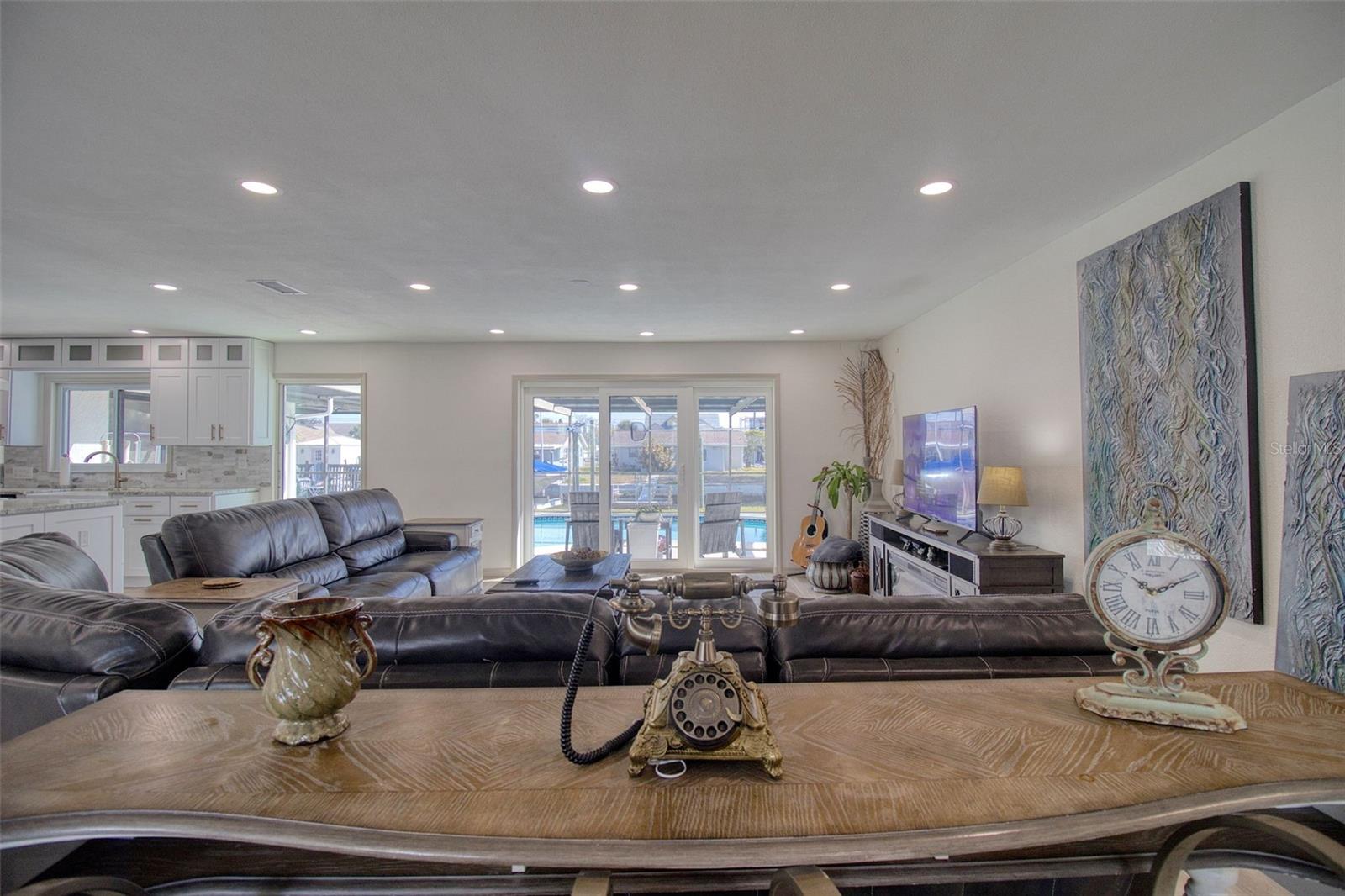 Image 10 of 46 For 13804 Plumosa Avenue