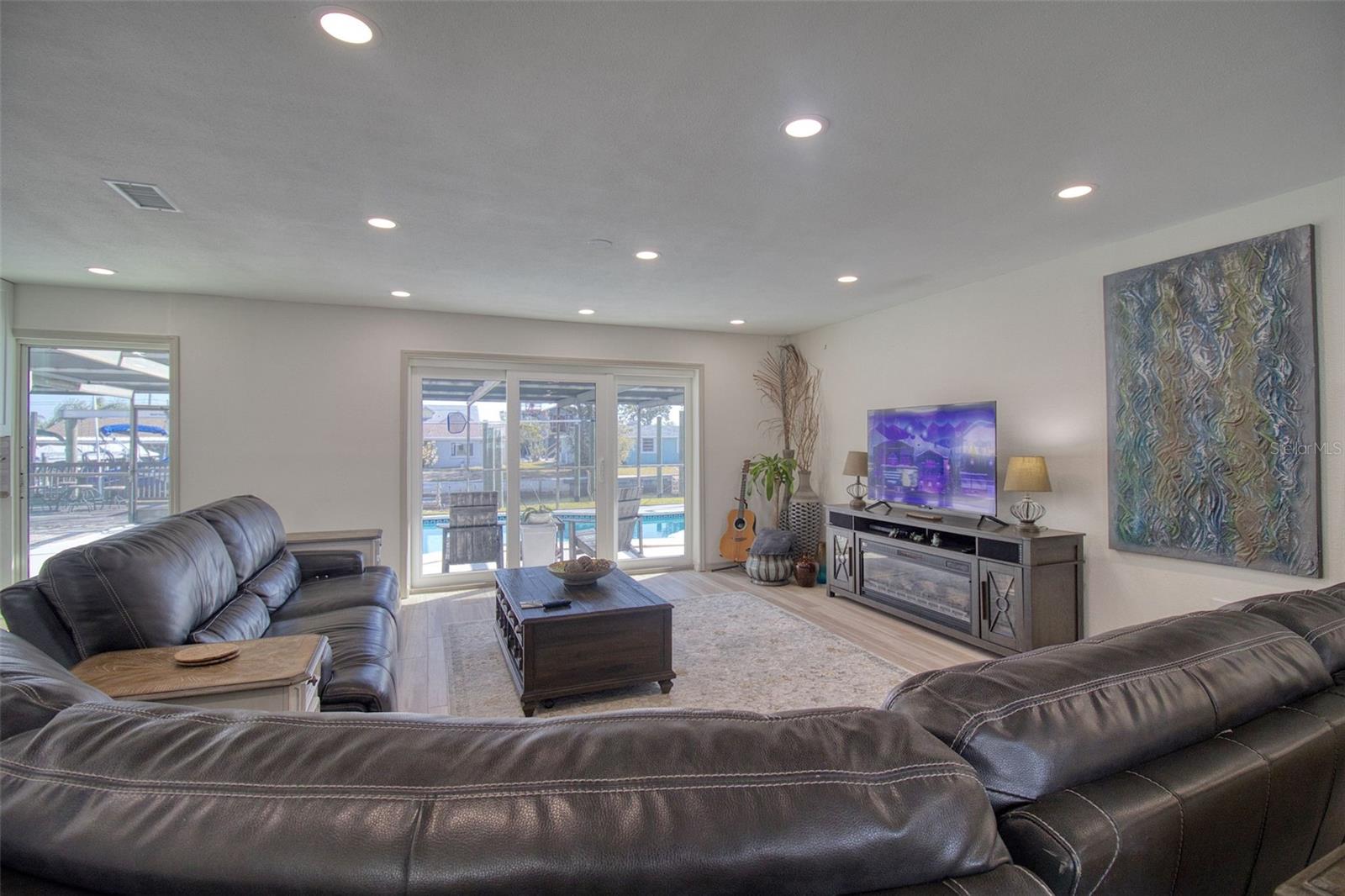 Image 11 of 46 For 13804 Plumosa Avenue