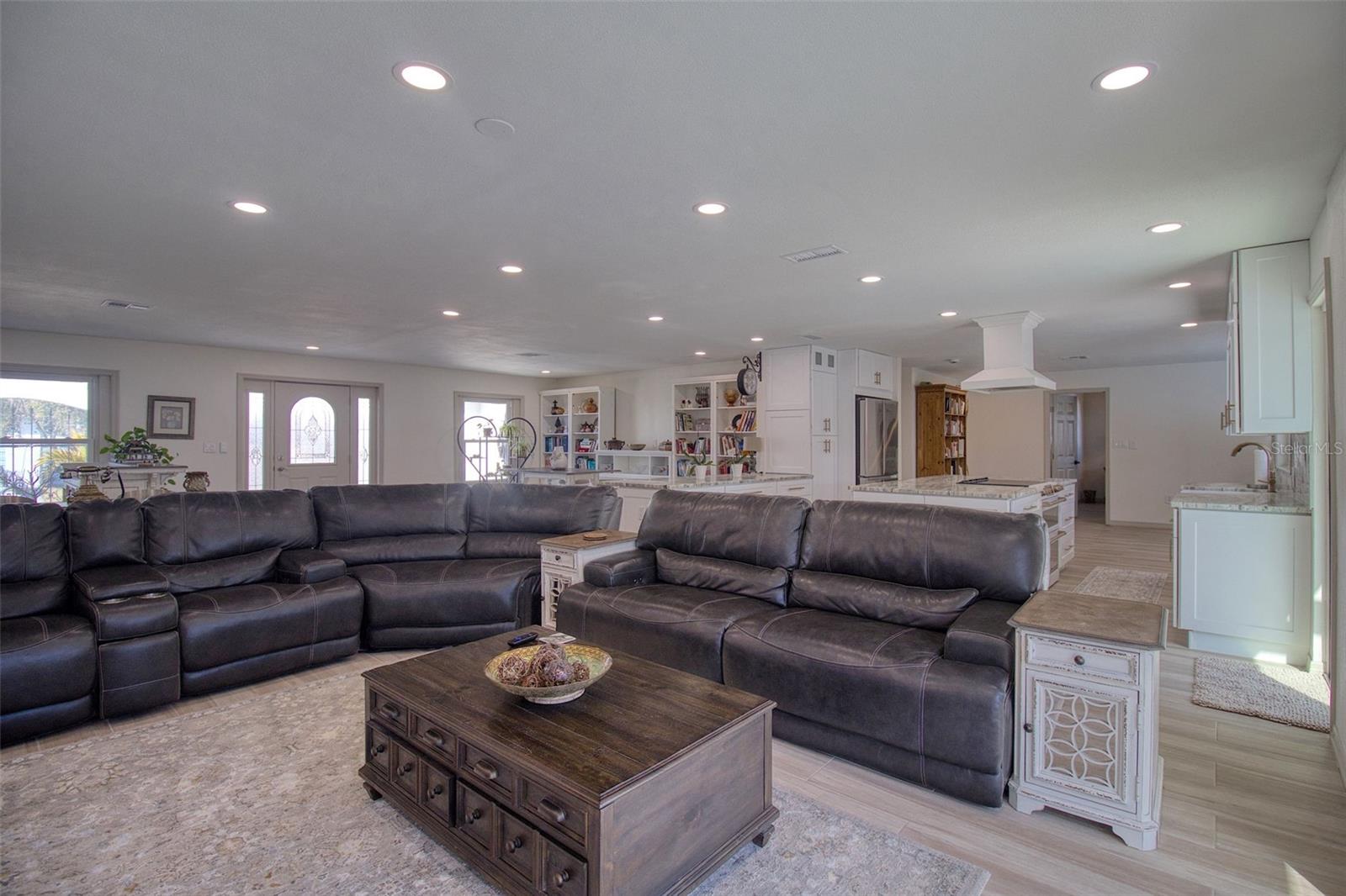 Image 12 of 46 For 13804 Plumosa Avenue