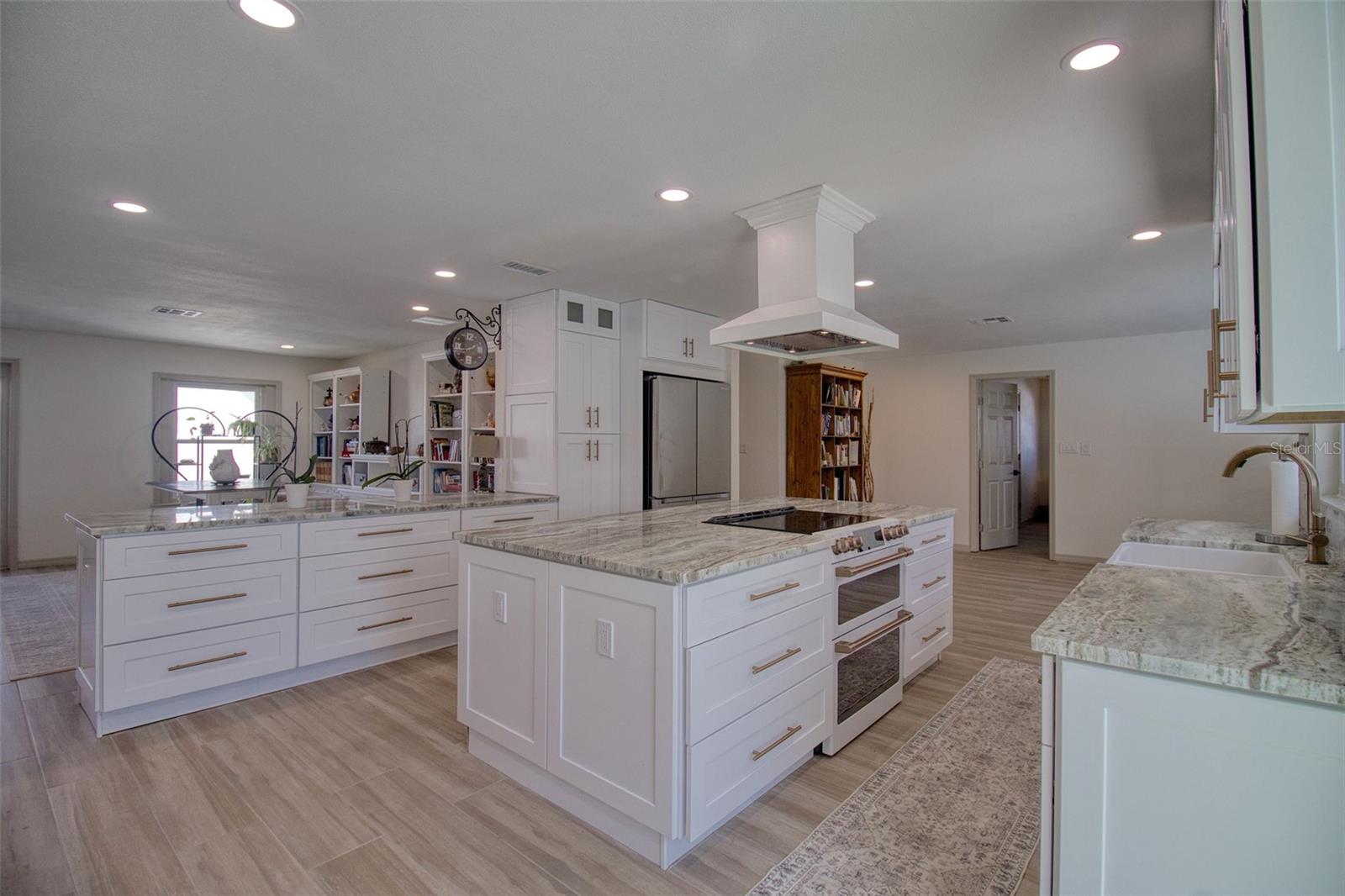 Image 13 of 46 For 13804 Plumosa Avenue