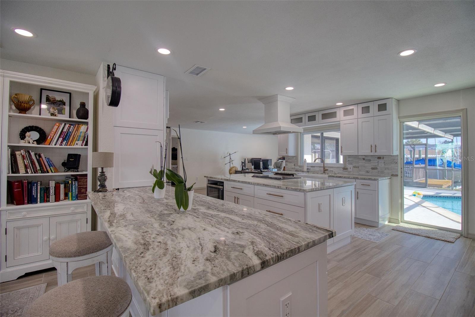 Image 14 of 46 For 13804 Plumosa Avenue