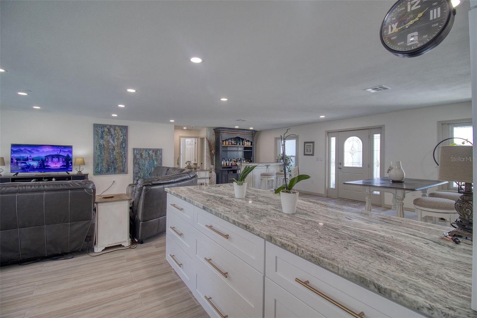 Image 15 of 46 For 13804 Plumosa Avenue