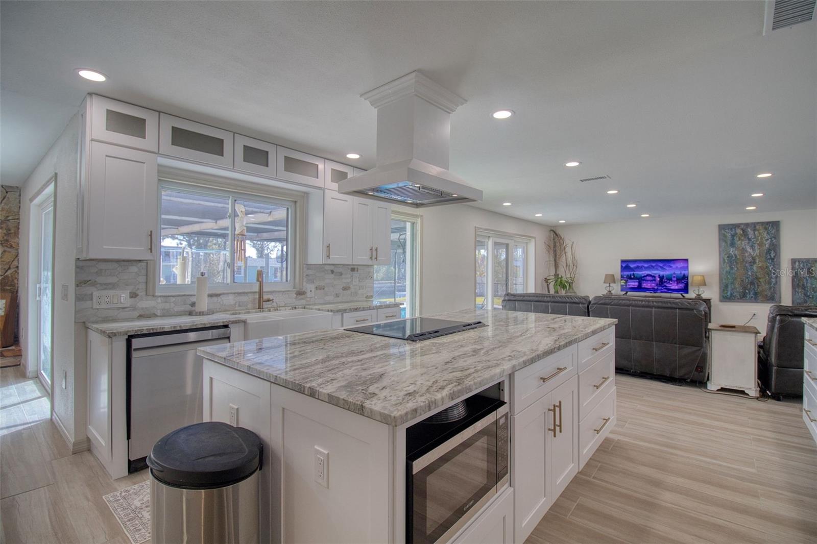 Image 16 of 46 For 13804 Plumosa Avenue