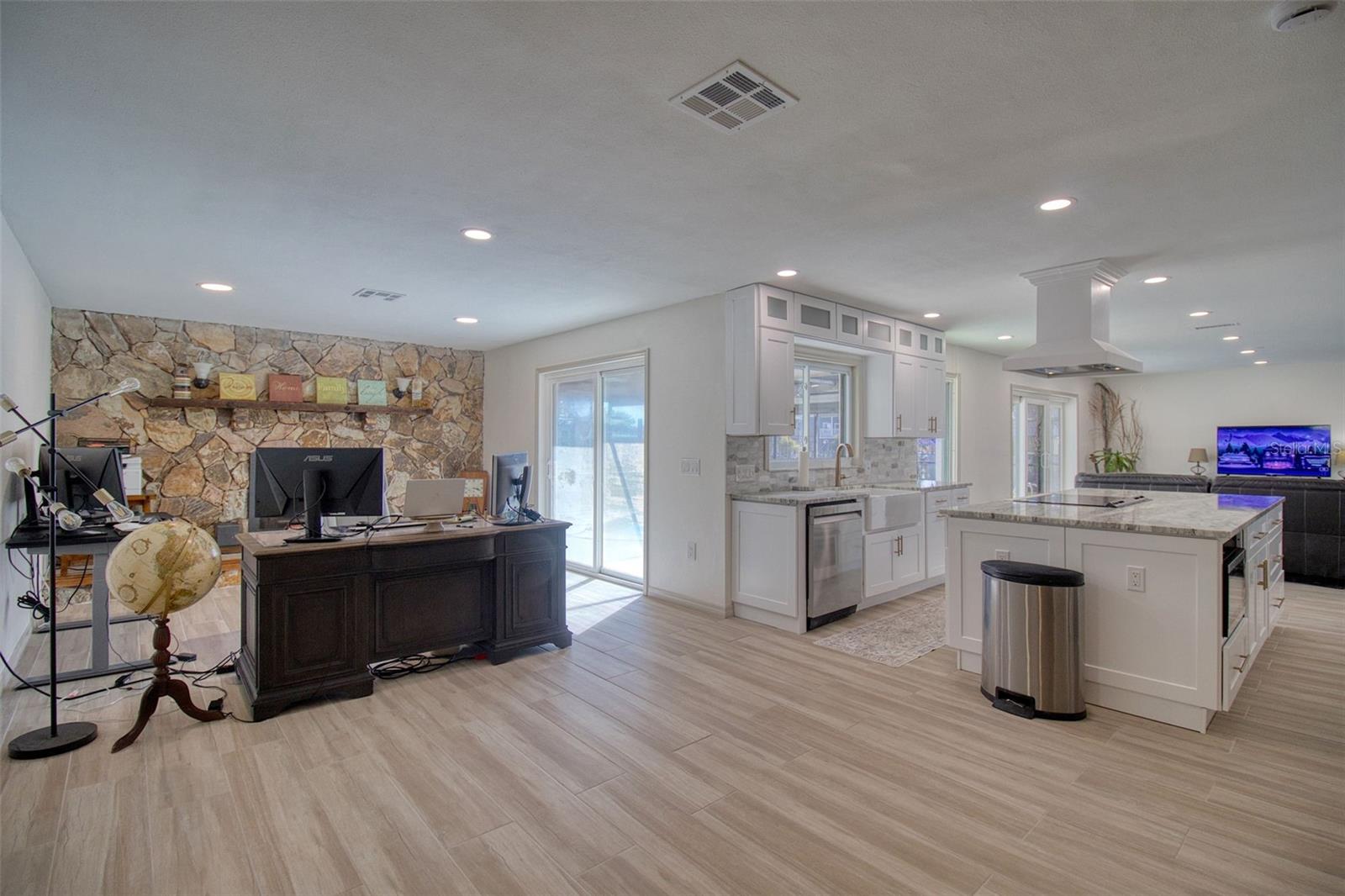 Image 17 of 46 For 13804 Plumosa Avenue