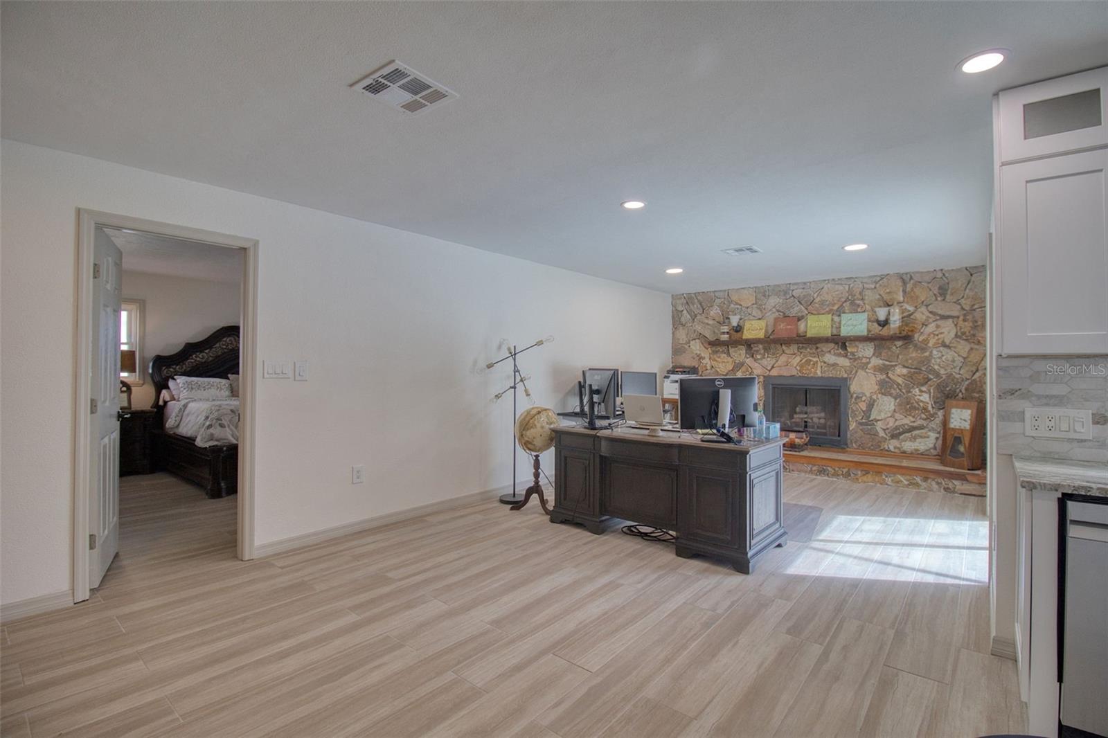 Image 18 of 46 For 13804 Plumosa Avenue