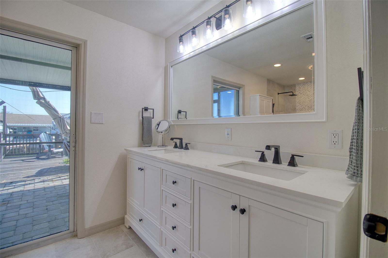 Image 21 of 46 For 13804 Plumosa Avenue