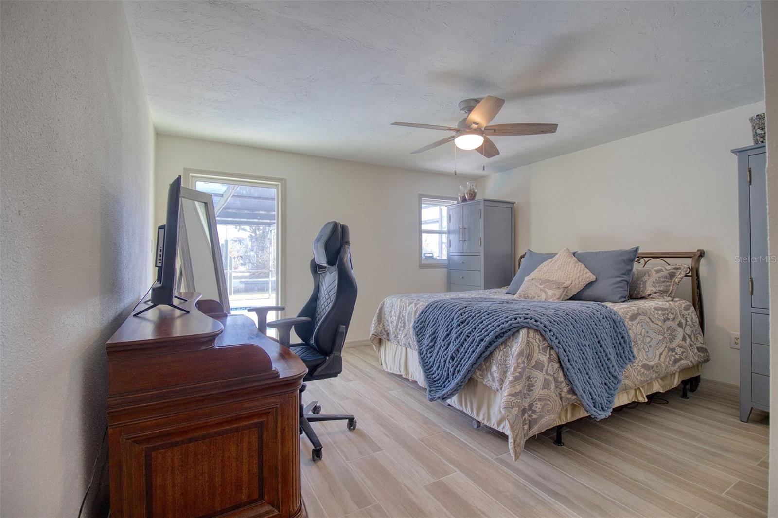 Image 23 of 46 For 13804 Plumosa Avenue