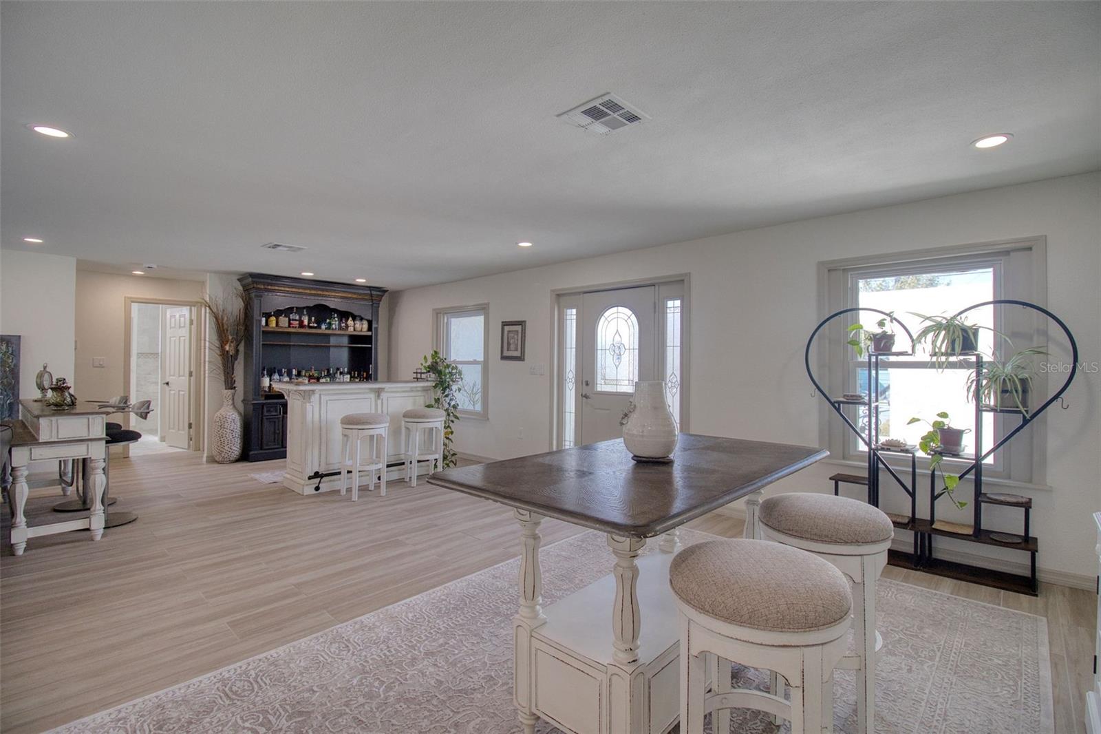 Image 8 of 46 For 13804 Plumosa Avenue